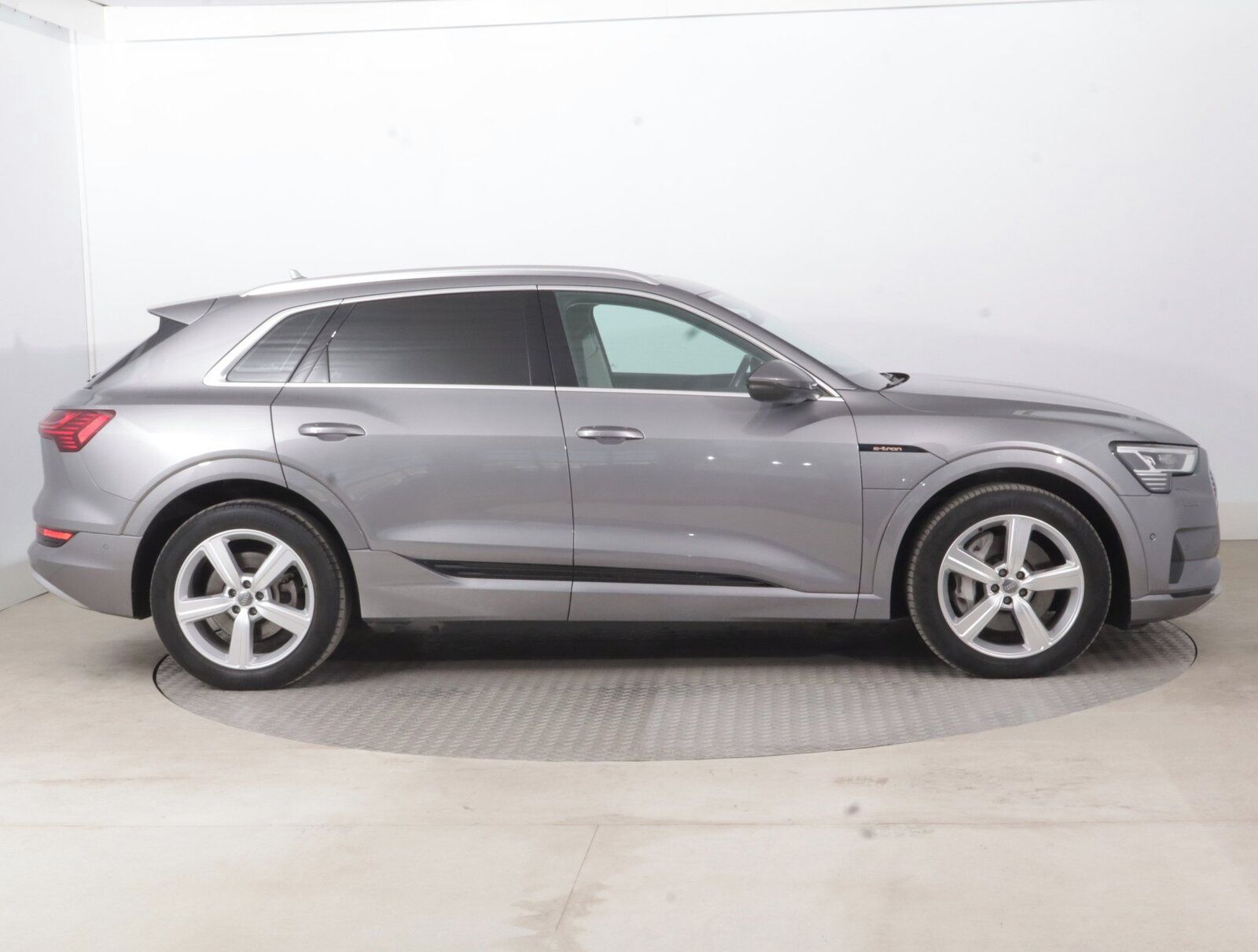 Audi e-tron, e-tron 50 quattro, 4X4 - fotka 6