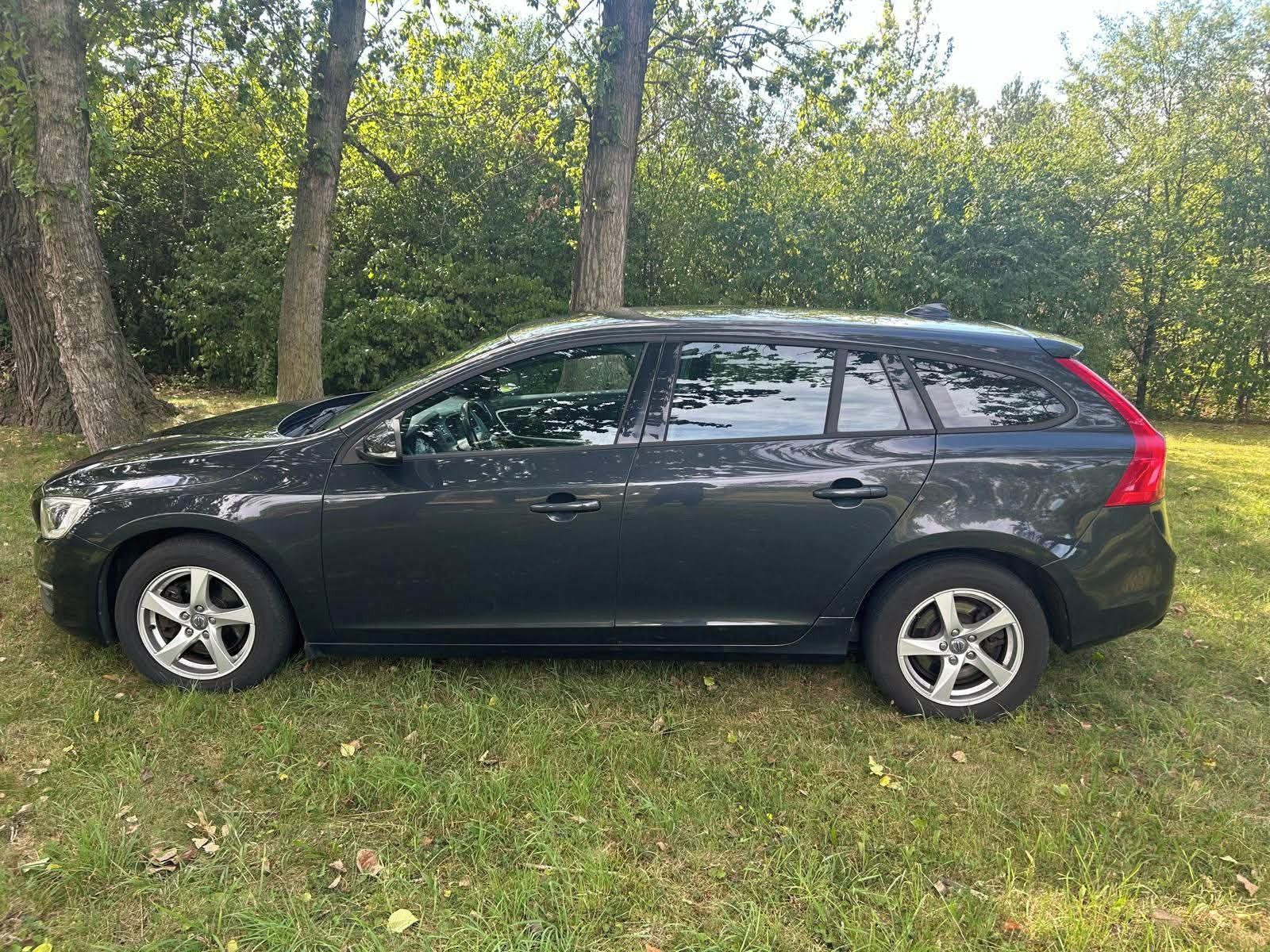Volvo V60, 2,0 120 KW D4 PĚTIVÁLEC - fotka 2