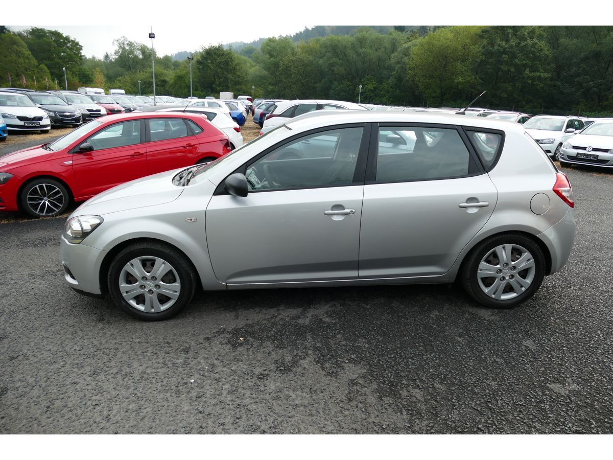 Kia Cee´d, 1,4 66KW KLIMA - fotka 4