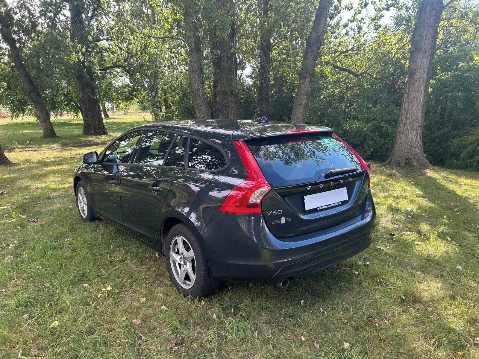 Volvo V60, 2,0 120 KW D4 PĚTIVÁLEC - fotka 3