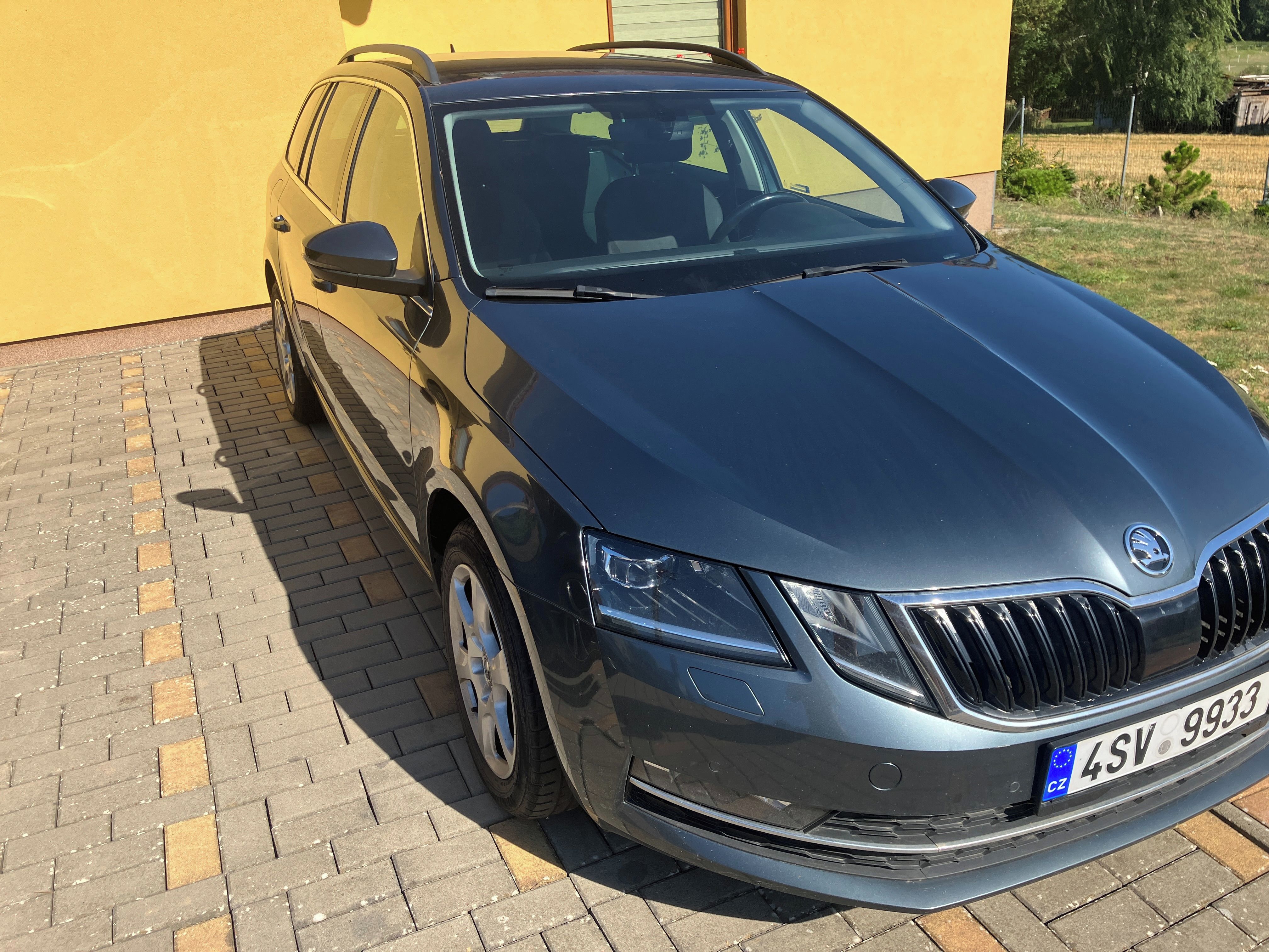 Škoda Octavia, combi 1,6 tdi DSG style - fotka 2