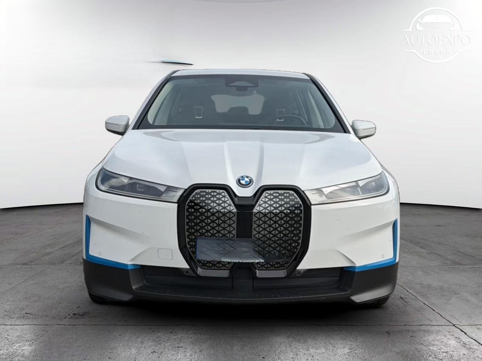 BMW iX, 50 xDrive Kamera* - fotka 5