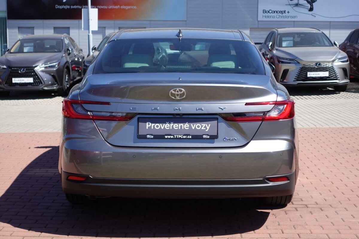 Toyota Camry, 2,5 HEV Executive - fotka 5