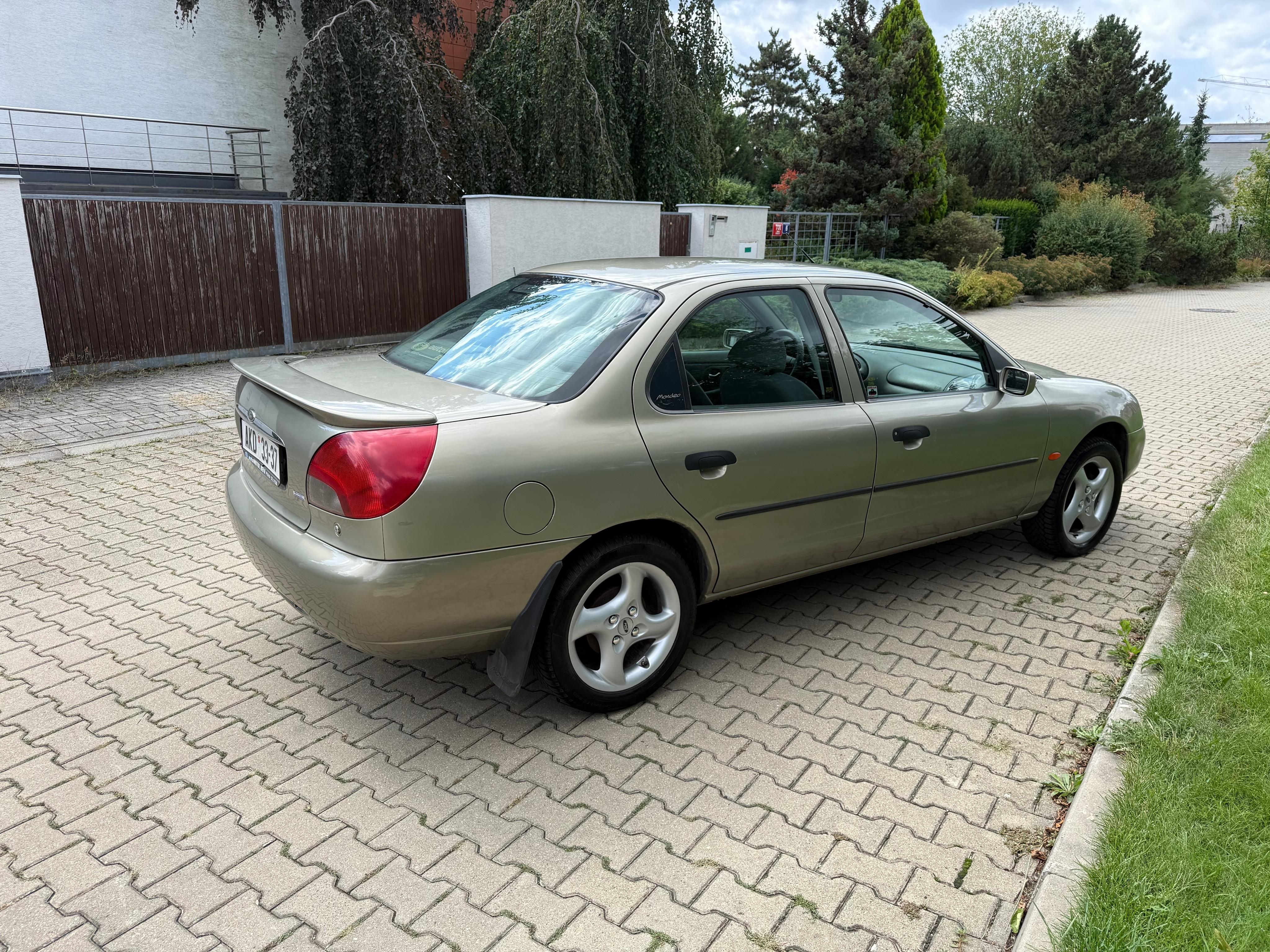 Ford Mondeo, 2,0 16V nová STK, Nový olej - fotka 5