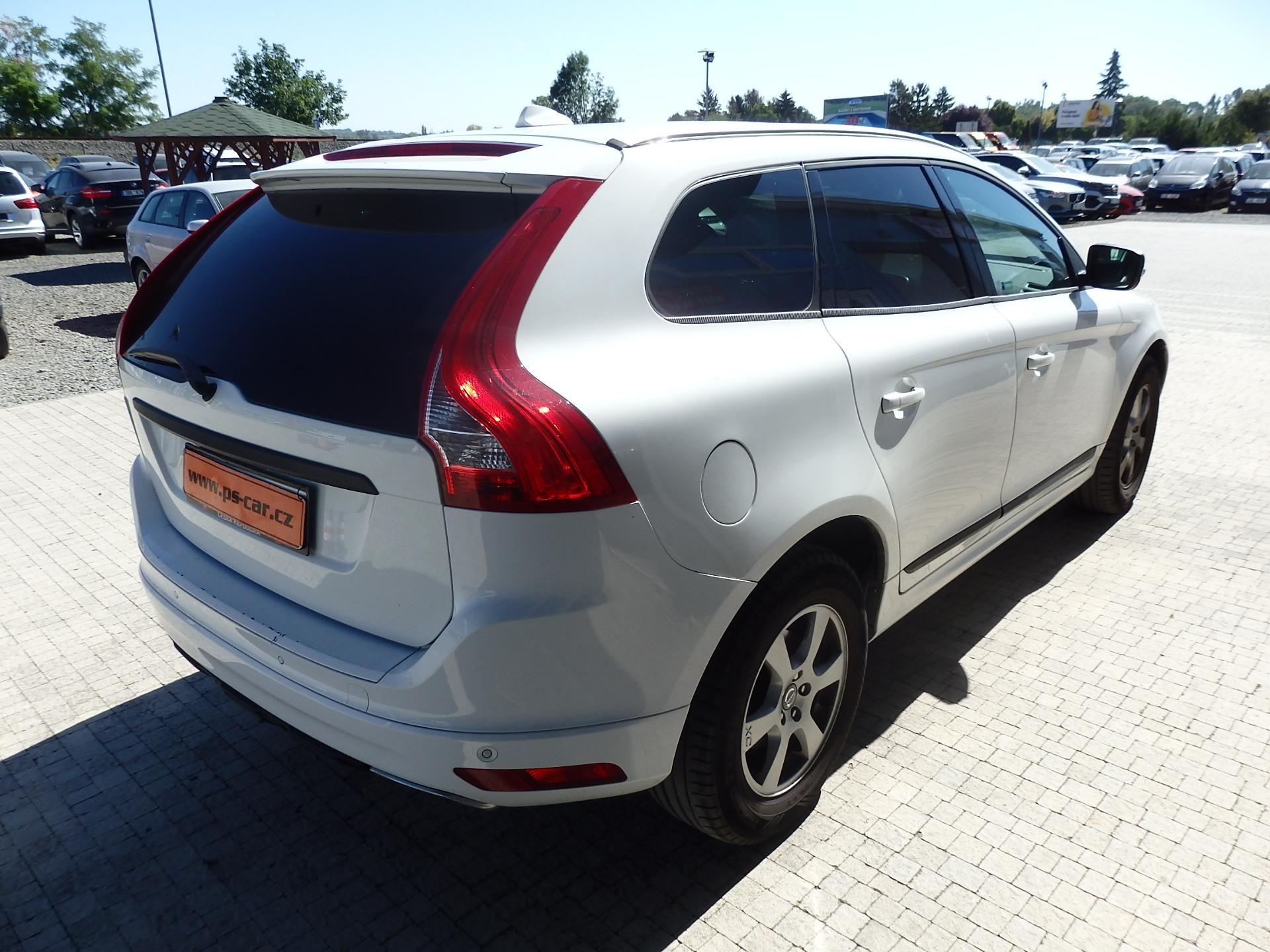 Volvo XC60, 2.4 D 158 kW AWD NAVI, ZÁVĚS - fotka 4