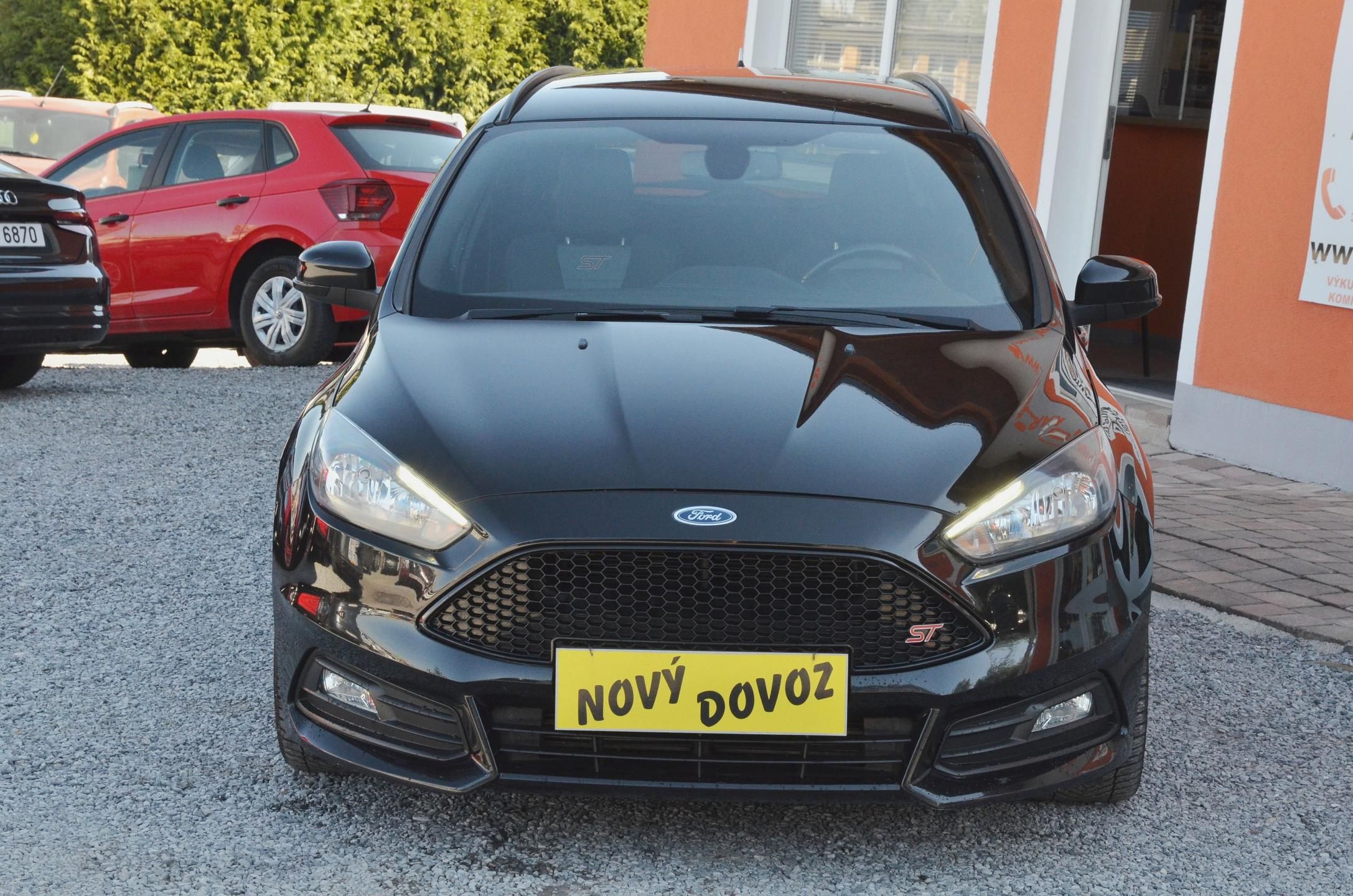 Ford Focus, ST 2.0 184kW RECARO - fotka 2