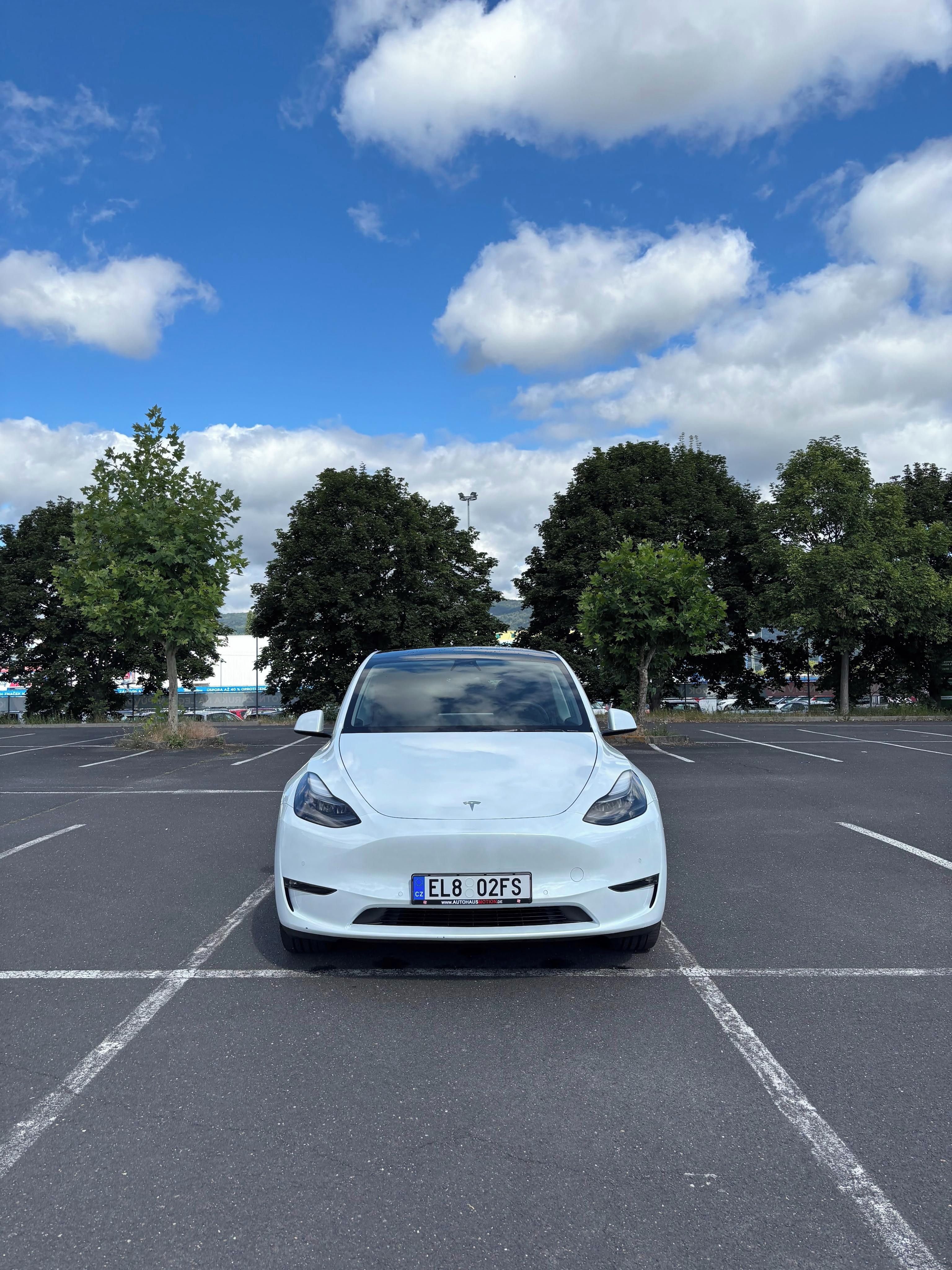 Tesla Model Y, Long range, 89% SOH, Tažné - fotka 2