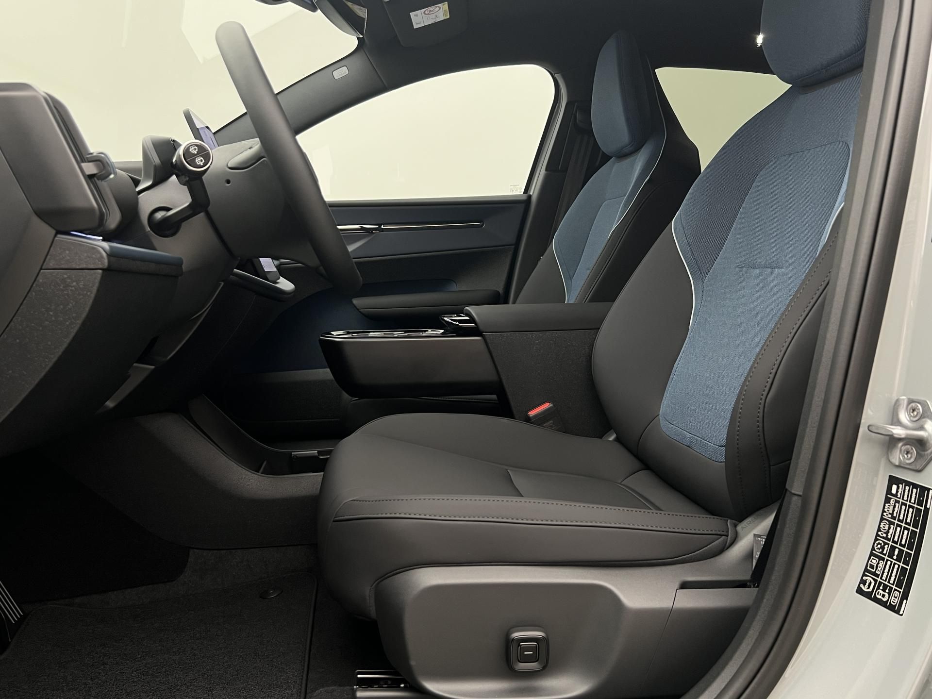 Volvo EX30, CC P5 RWD LONG RANGE PLUS - fotka 3