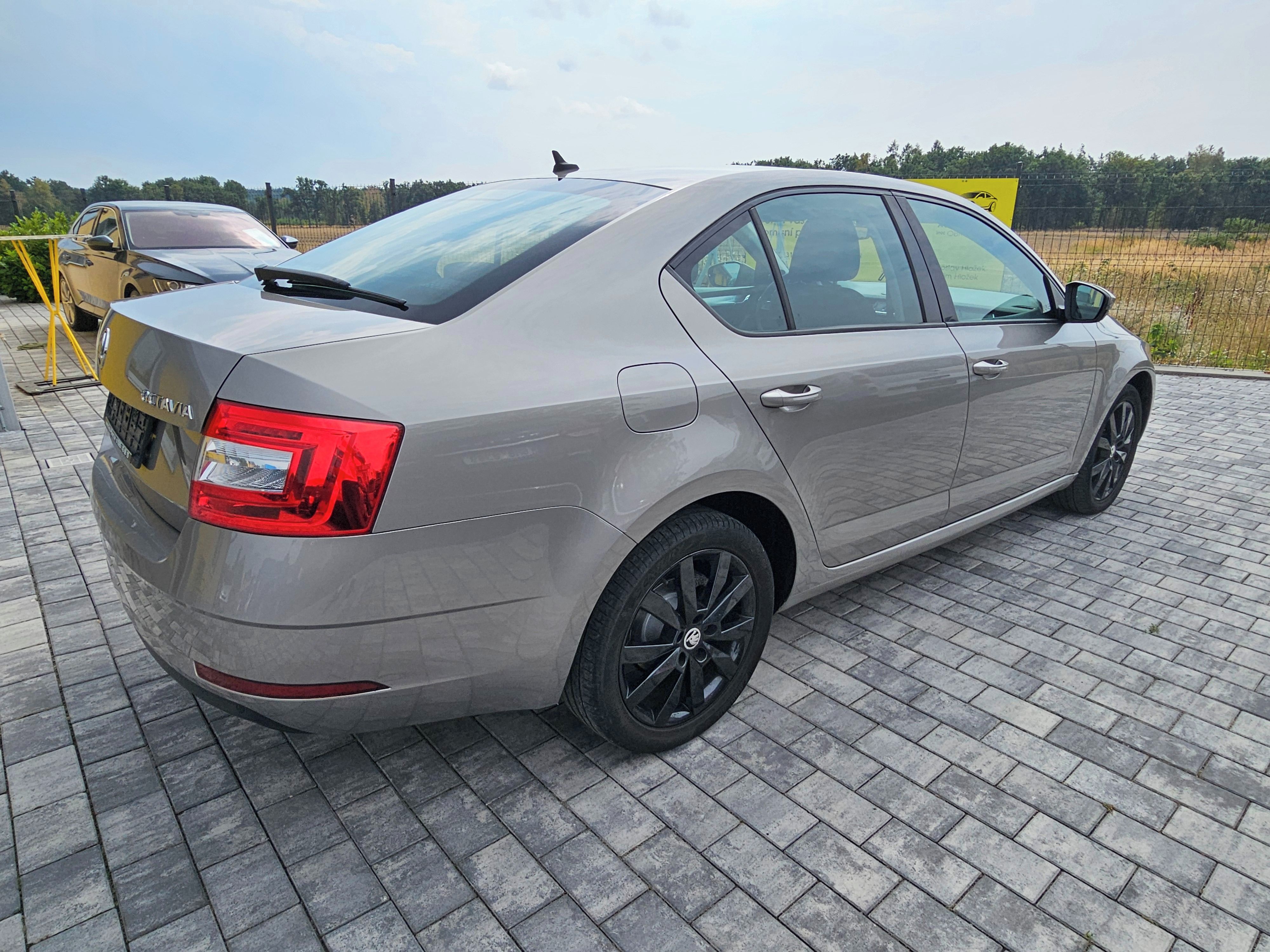 Škoda Octavia, 1.4 TSI 110kw, Webasto, Servis - fotka 5