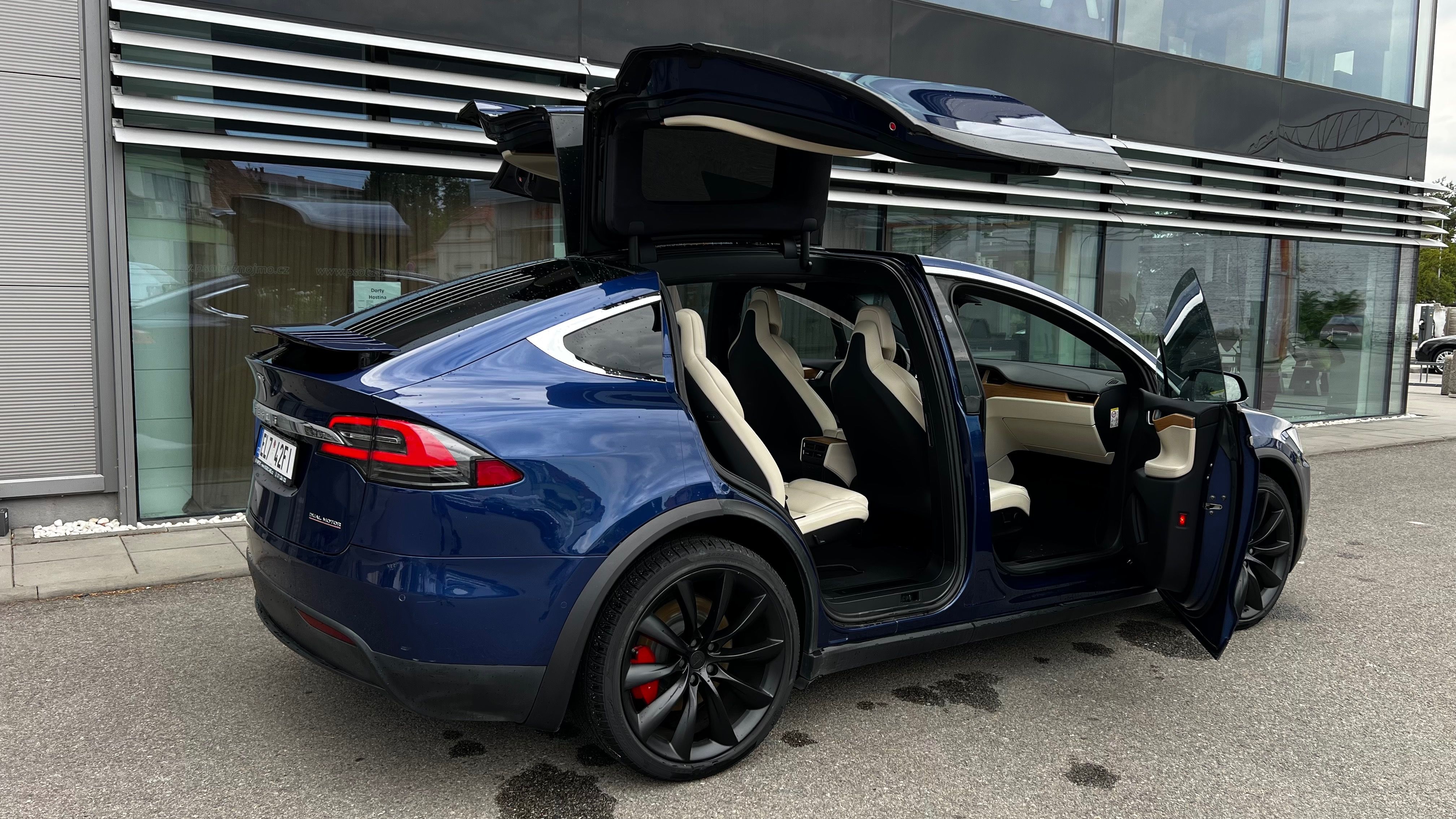 Tesla Model X, Performance Ludicrous + RAVEN - fotka 5