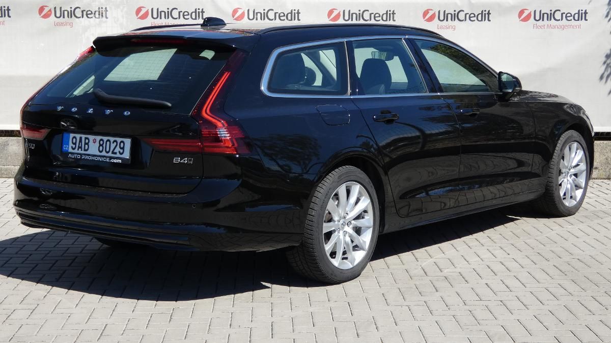 Volvo V90, B4 mHEV AWD aut. Momentum Pro - fotka 3