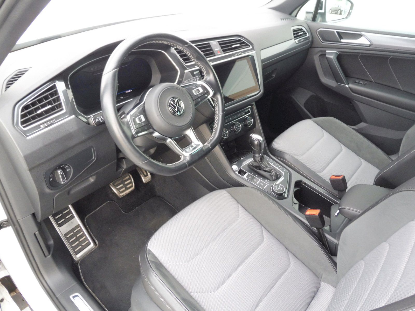 Volkswagen Tiguan, Highline 2,0 TDI 140kW DSG 4MO - fotka 6