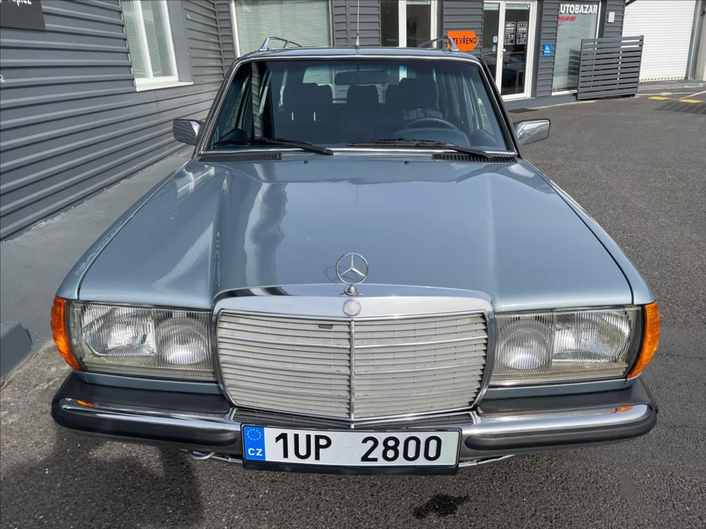 Mercedes-Benz 123, 2,9 - fotka 3