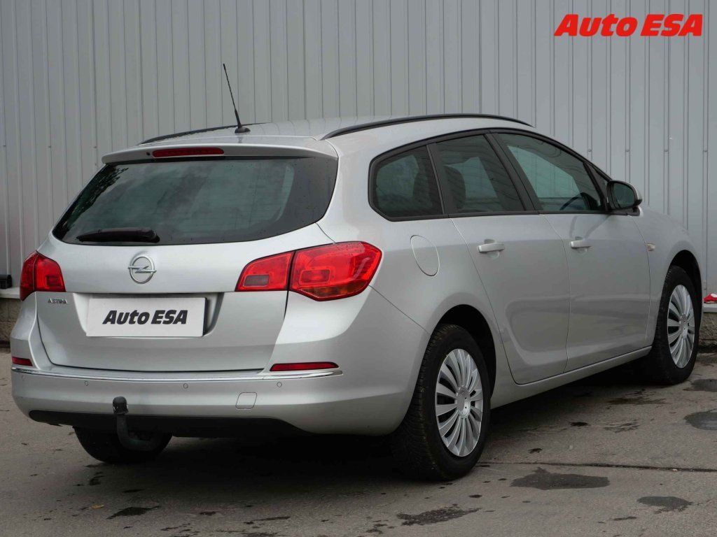 Opel Astra, 1.4 Turbo - fotka 4