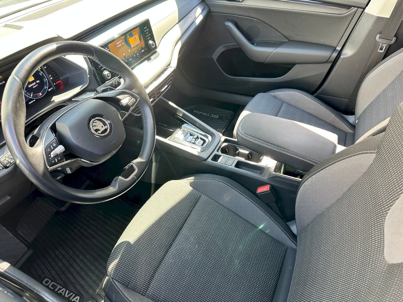 Škoda Octavia, 2.0 TDI 85kW Ambition DSG - fotka 6