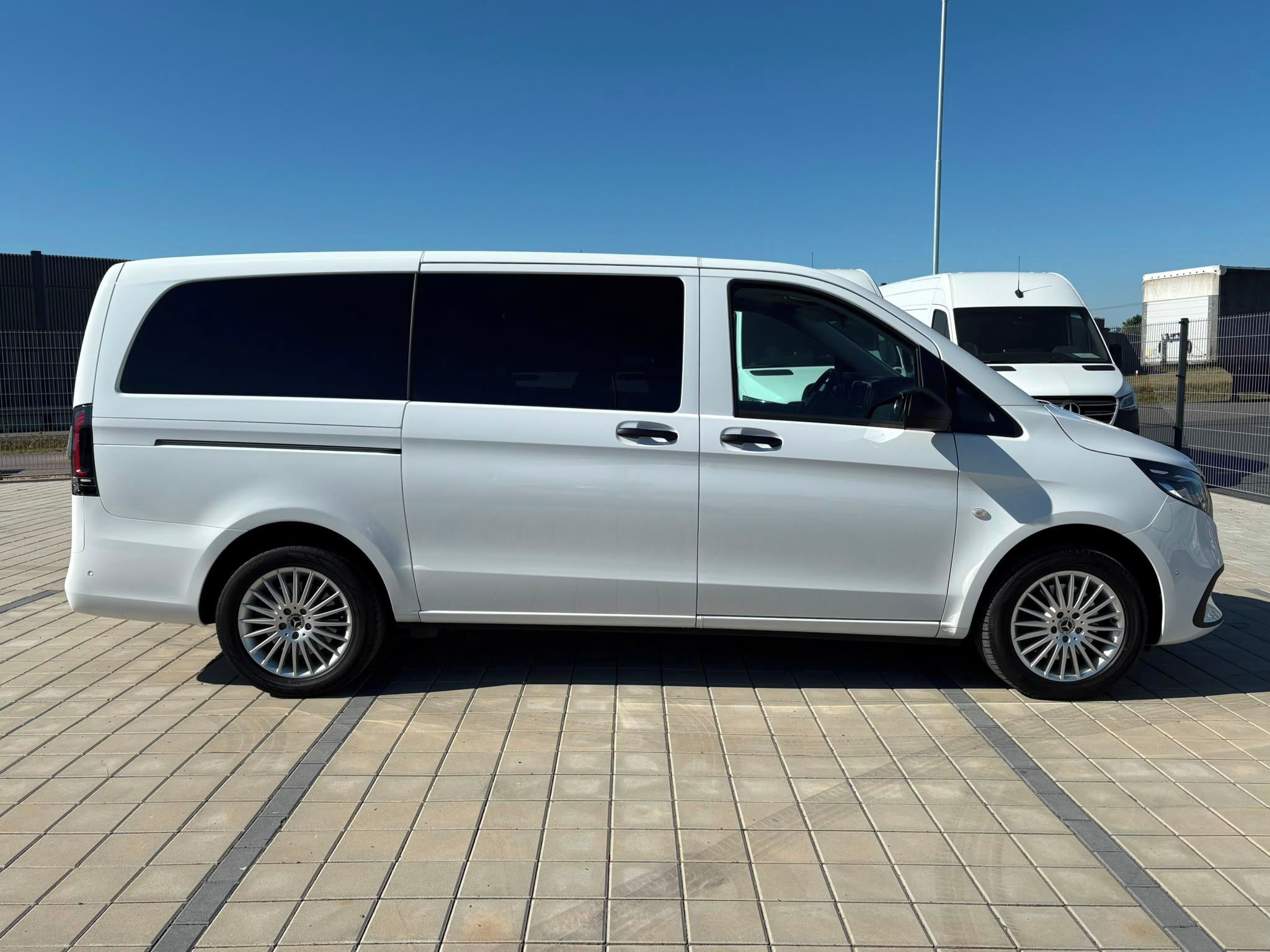Mercedes-Benz Vito, Tourer 116CDI Long 4Matic Pro - fotka 4