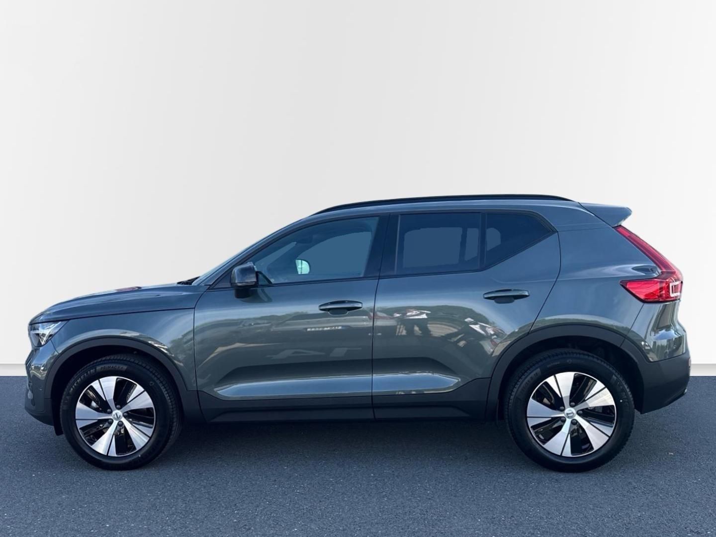 Volvo XC40, 2.0B3 120kW PLUS DARK - fotka 2