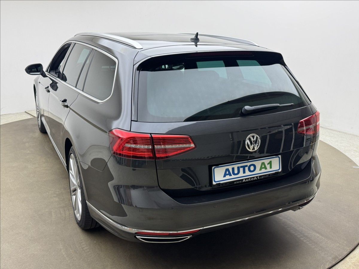 Volkswagen Passat, 2,0 R-LINE DSG 4X4 VC DCC PANO - fotka 6