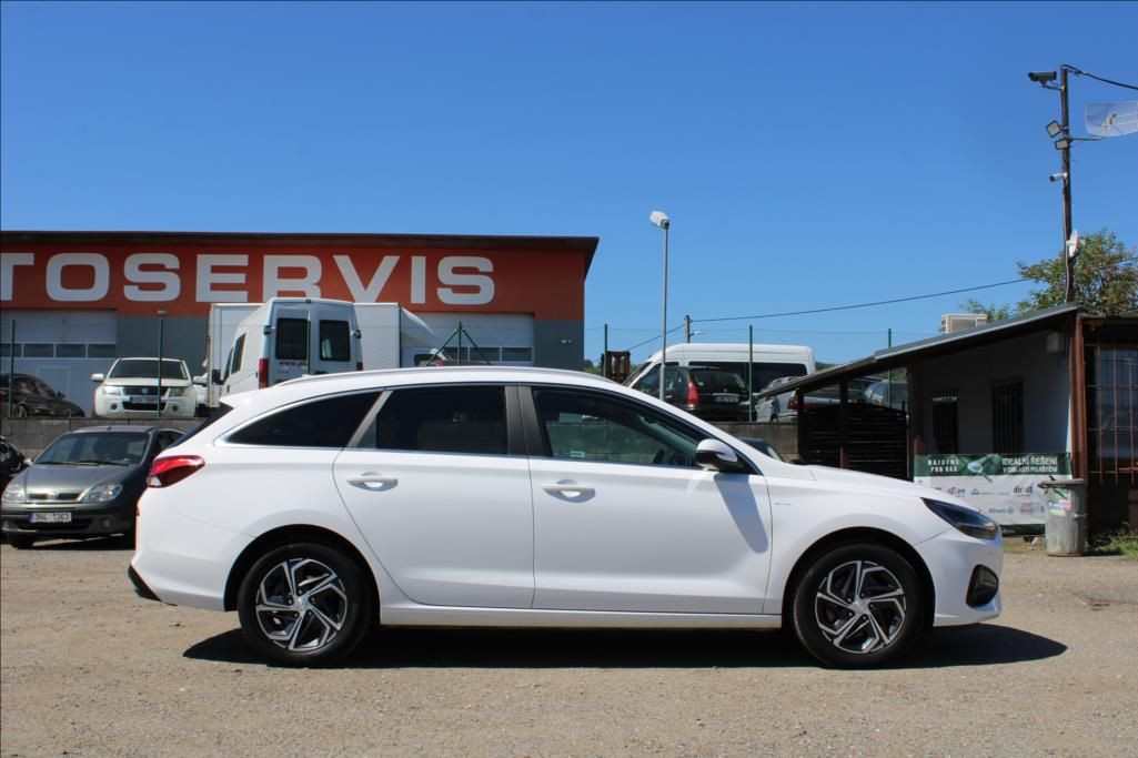 Hyundai i30, 1,5 i  SMART, VÝHŘEVY, ČR - fotka 4