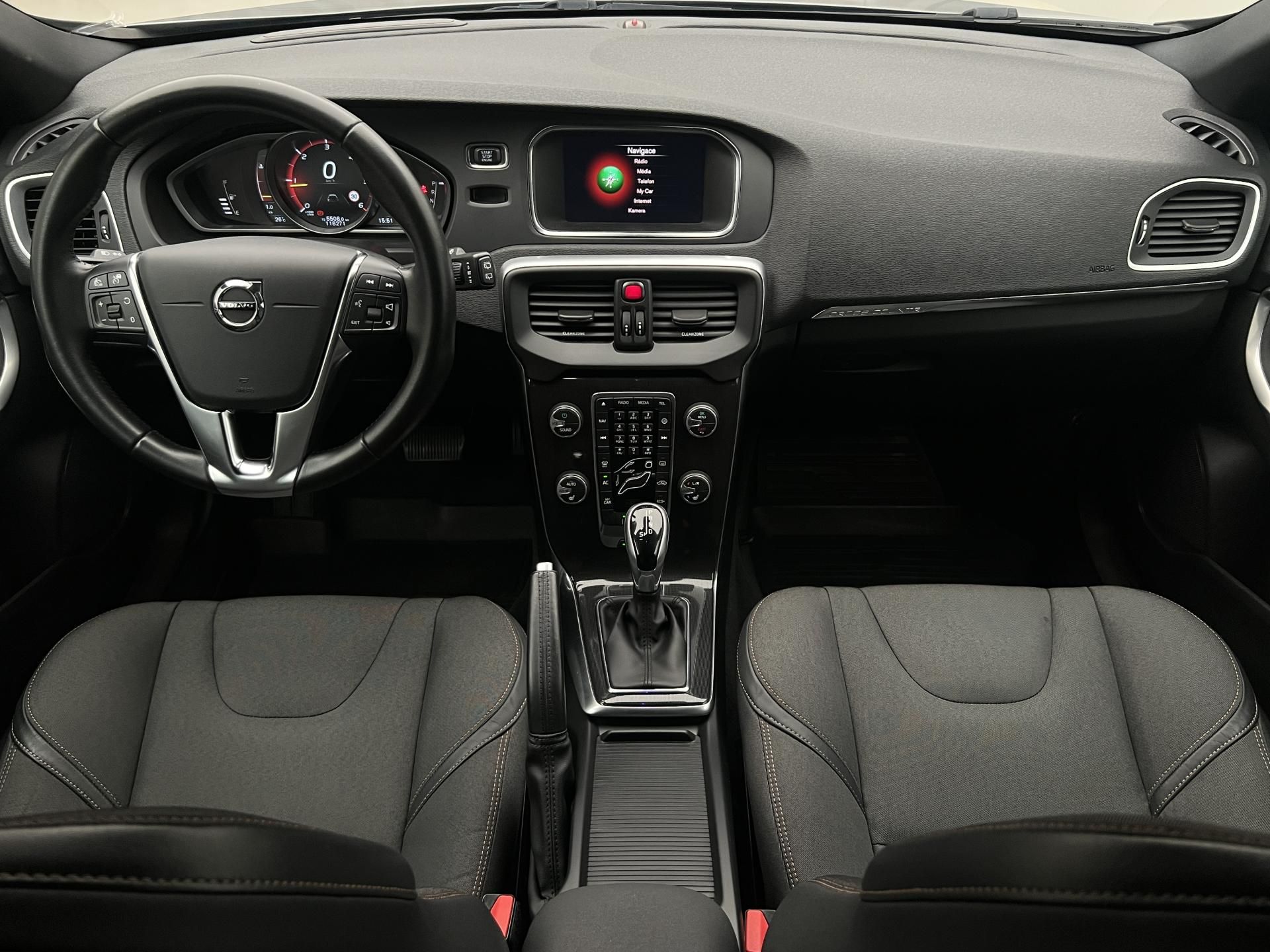 Volvo V40, CC D3 PLUS AUT - fotka 2