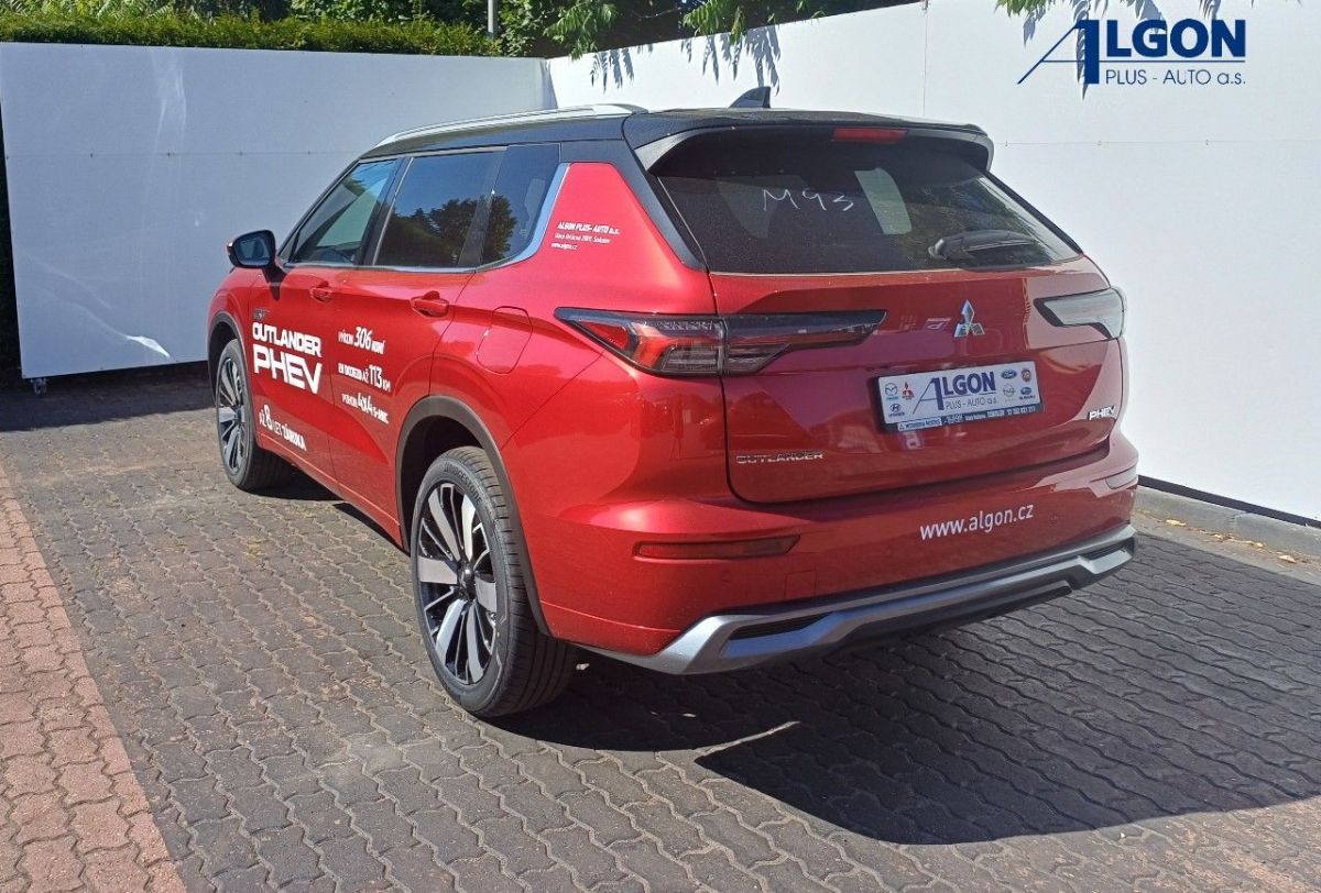 Mitsubishi Outlander, Instyle 2,4 MIVEC 2xelektromot - fotka 3