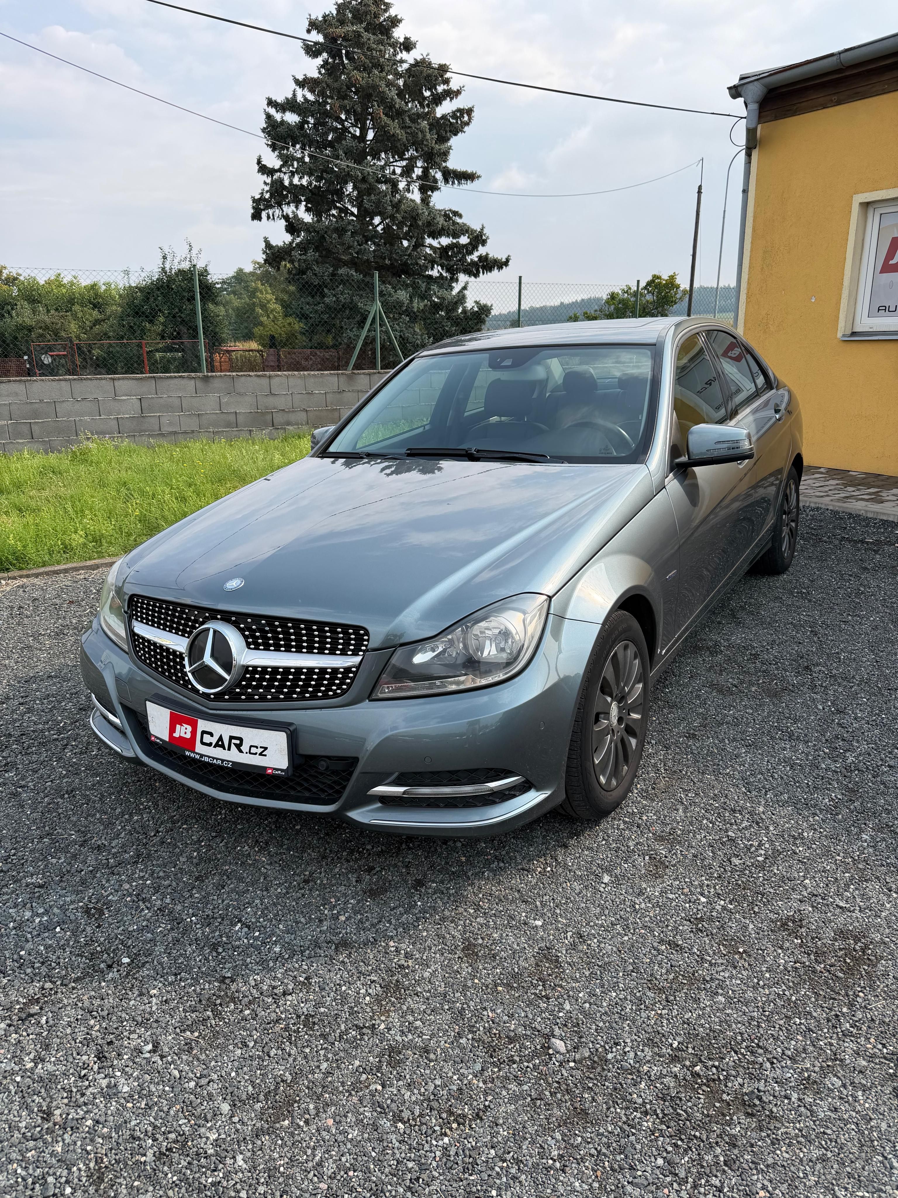 Mercedes-Benz Třídy C, 220 CDI AVANTGARDE A/T NAVI - fotka 2