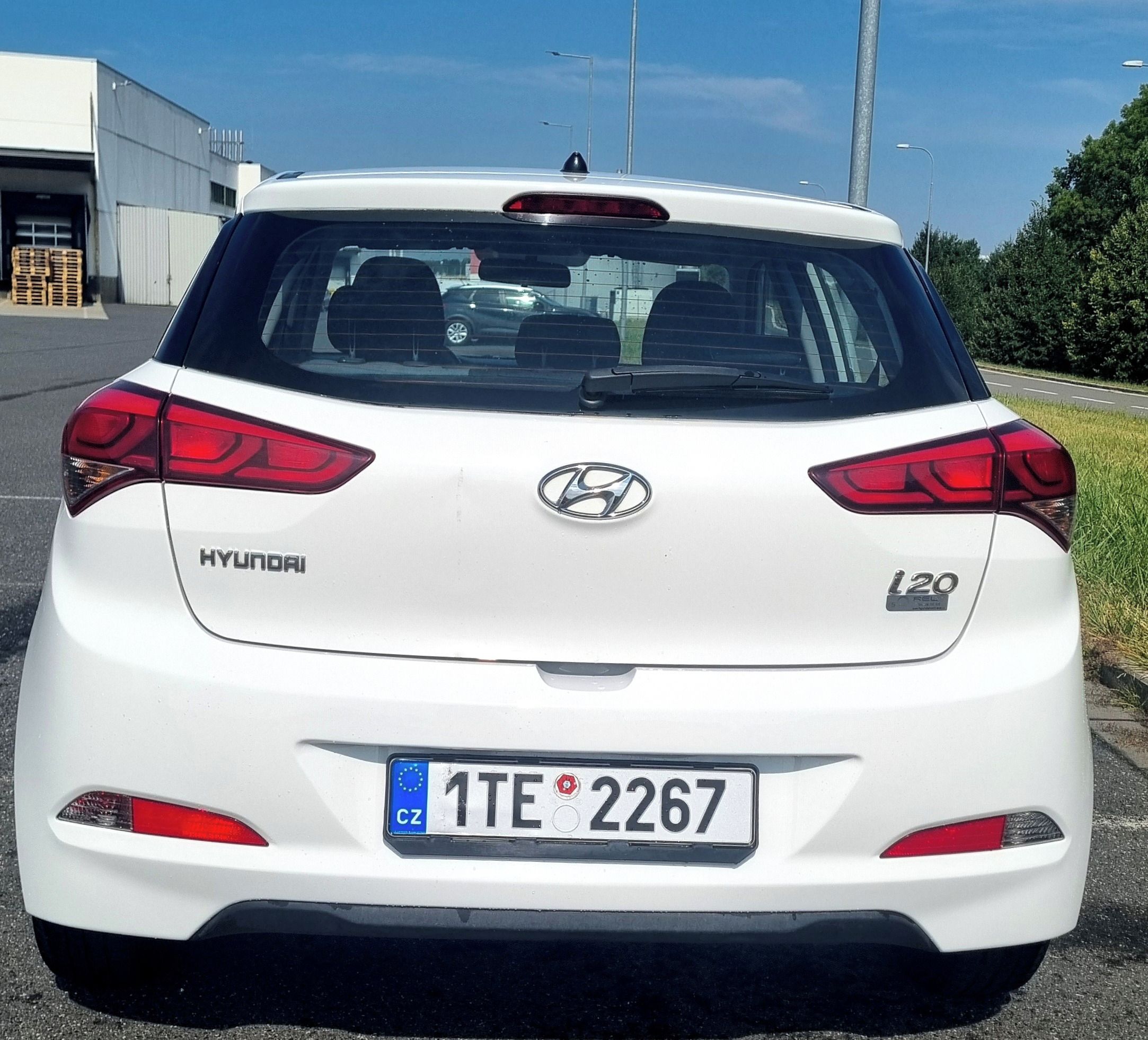 Hyundai i20, 1.2i, 55,2 kW, ČR, prvomajitel - fotka 5