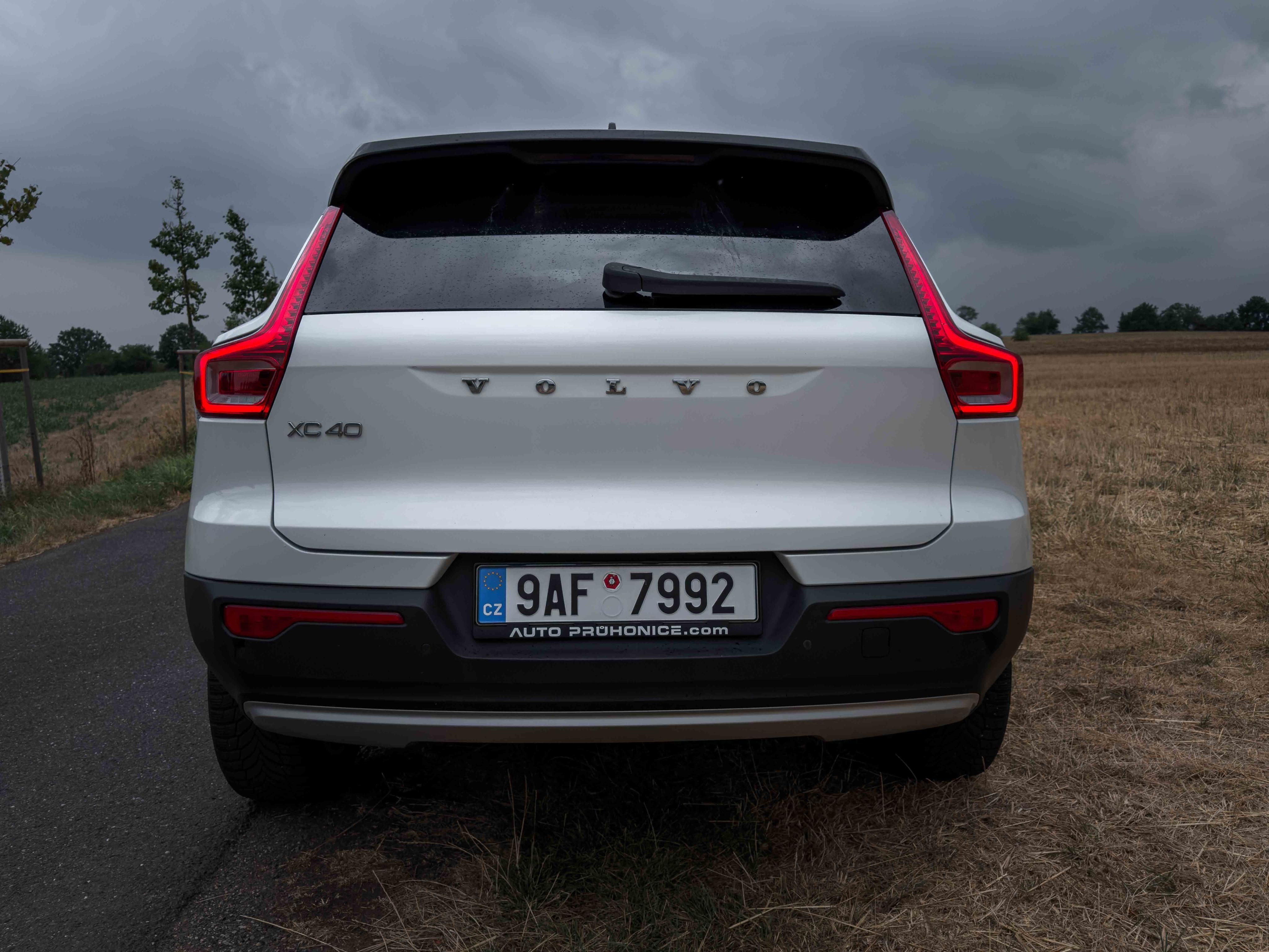 Volvo XC40, Volvo XC40 Momentum Pro PANO - fotka 4