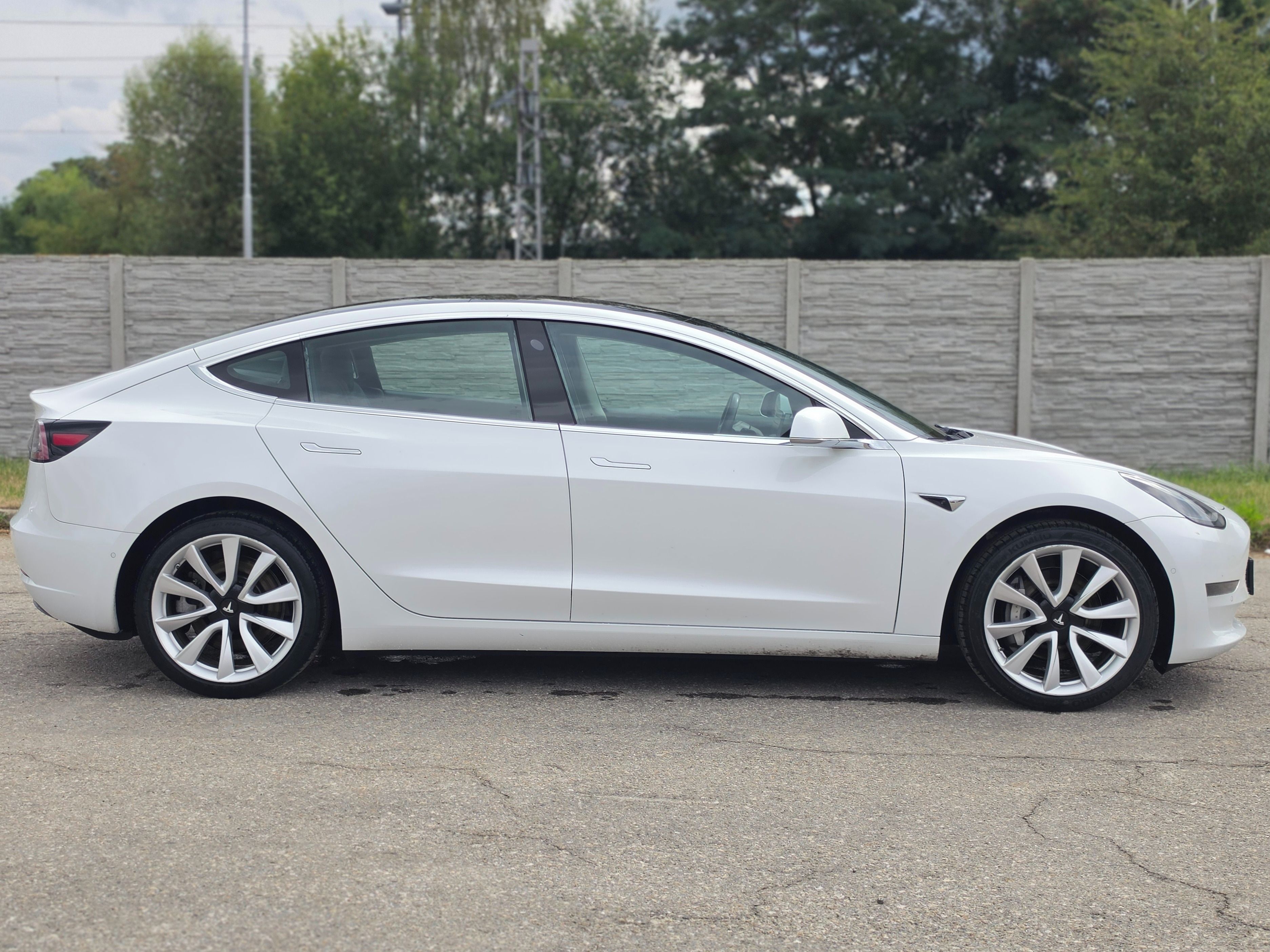 Tesla Model 3, AWD, dual motor, DPH, SOH 82% - fotka 6