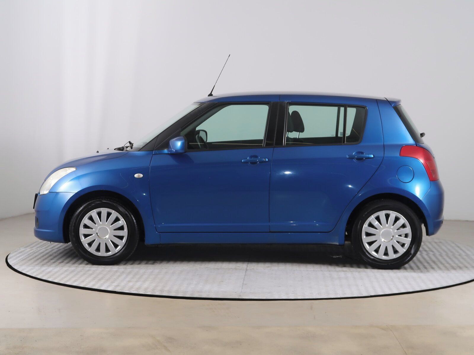 Suzuki Swift, 1.3, servisované - fotka 3