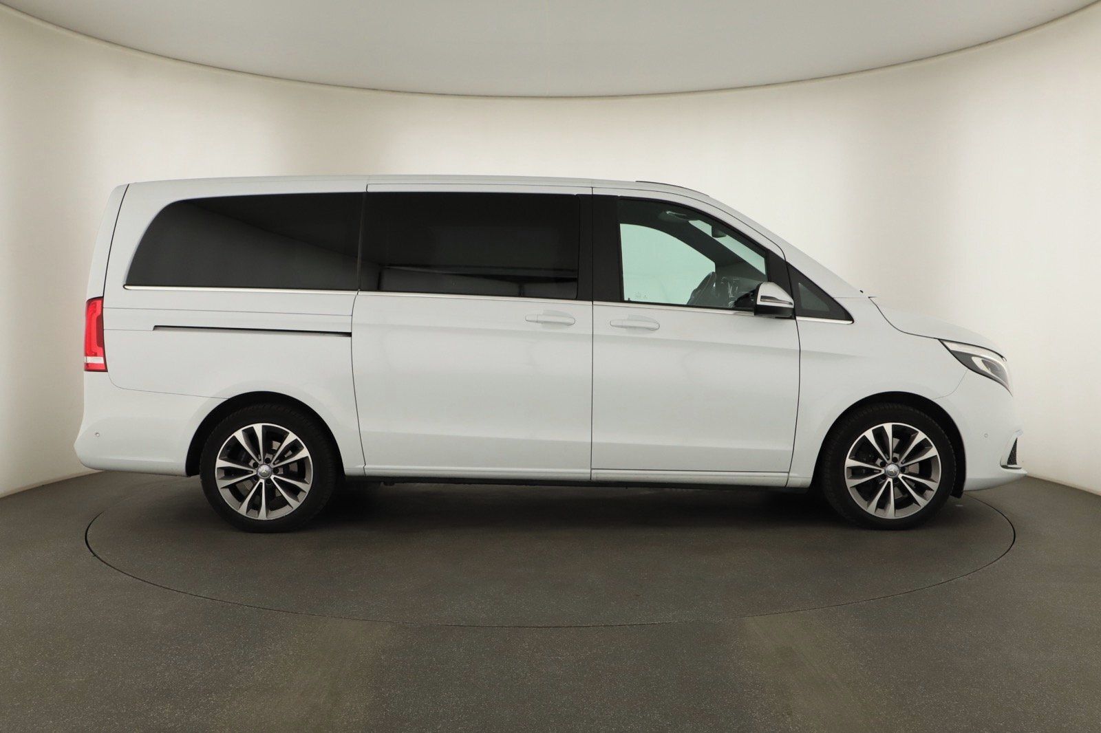 Mercedes-Benz Třídy V, 220 d, 7 míst, L, AVANTGARDE - fotka 6
