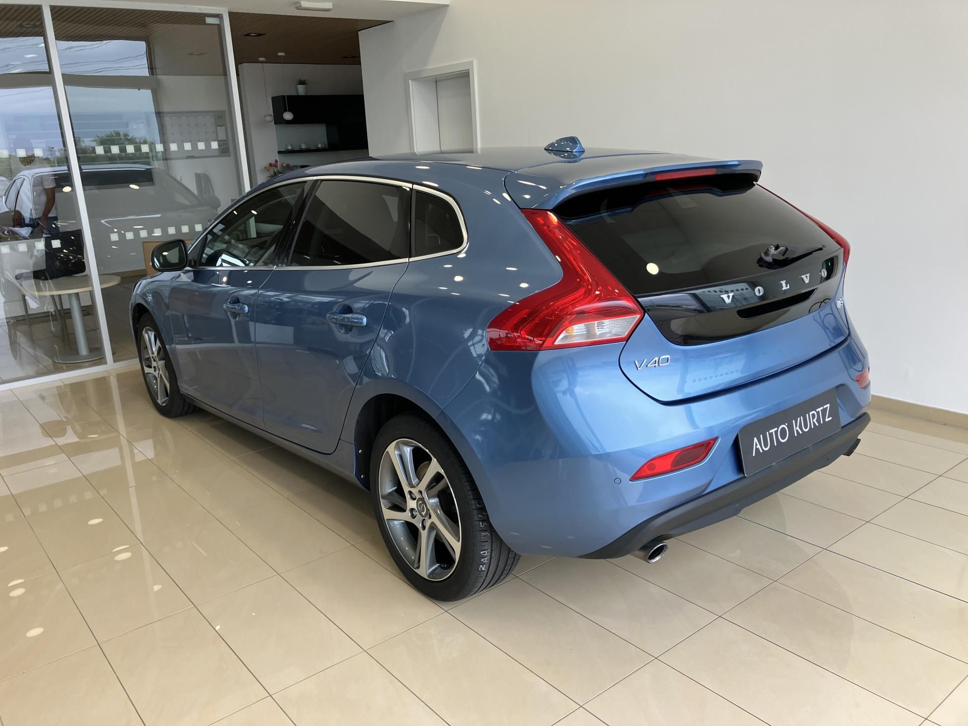 Volvo V40, T3 FWD Summum, MT6 - fotka 6