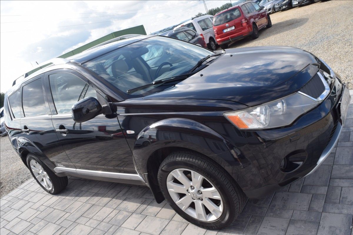 Mitsubishi Outlander, 2,2 d 115KW TAŽNÉ 7MÍST 4X4 - fotka 4
