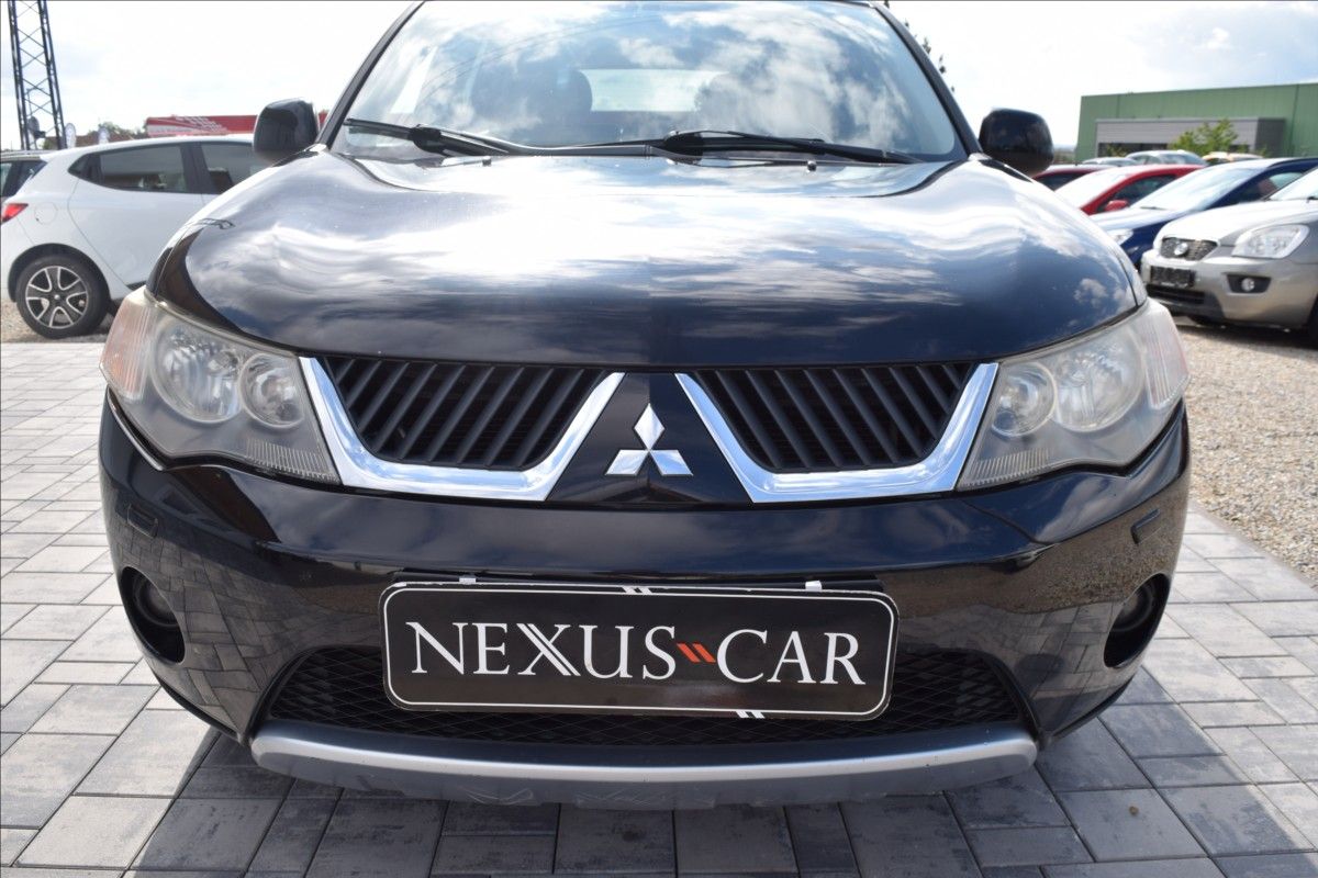 Mitsubishi Outlander, 2,2 d 115KW TAŽNÉ 7MÍST 4X4 - fotka 2