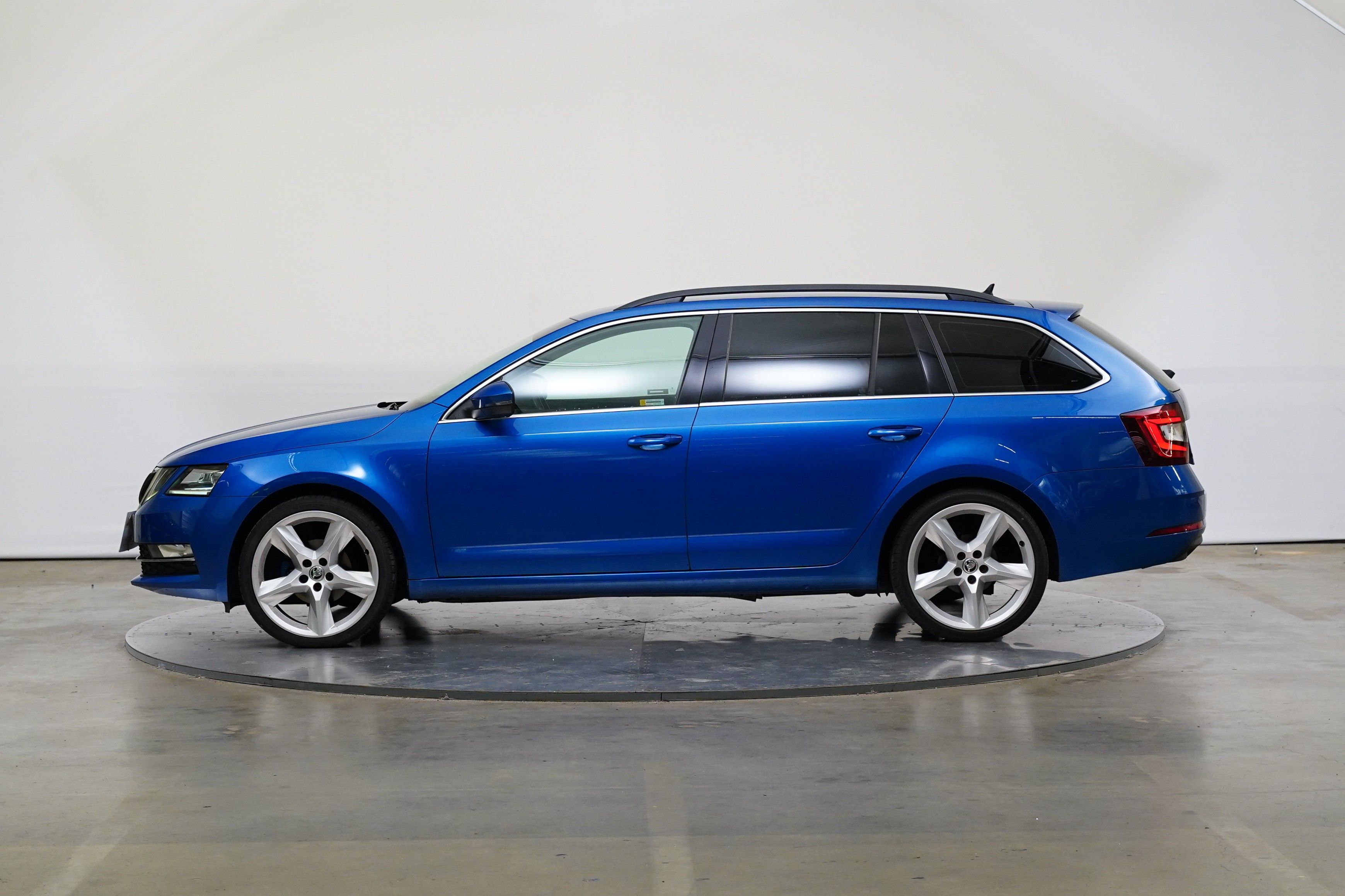 Škoda Octavia, 1.6 TDI 85 kW Style - fotka 3