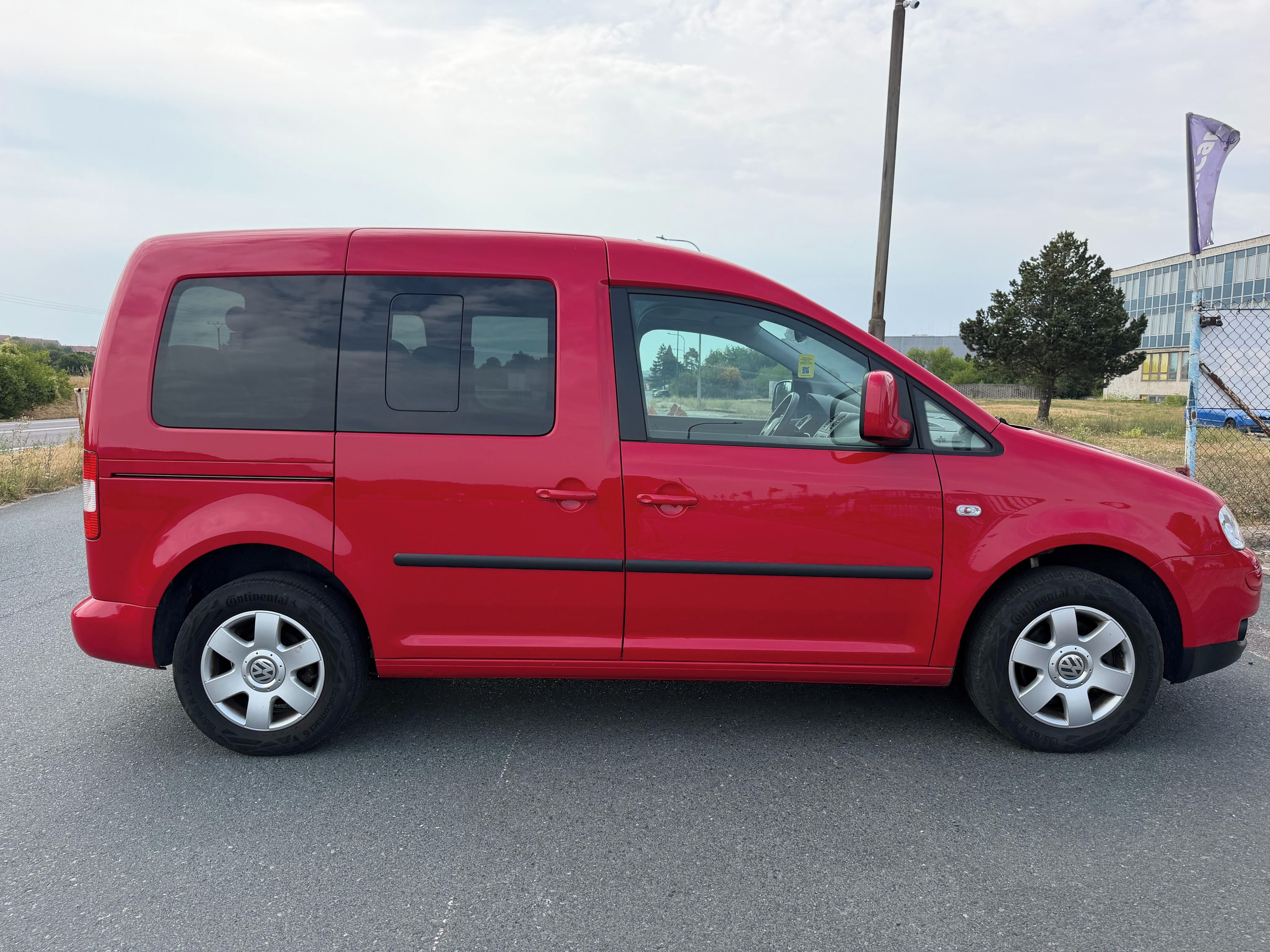 Volkswagen Caddy, 1.6 i 75kW LIFE, 7 MÍST, TAŽNÉ - fotka 4