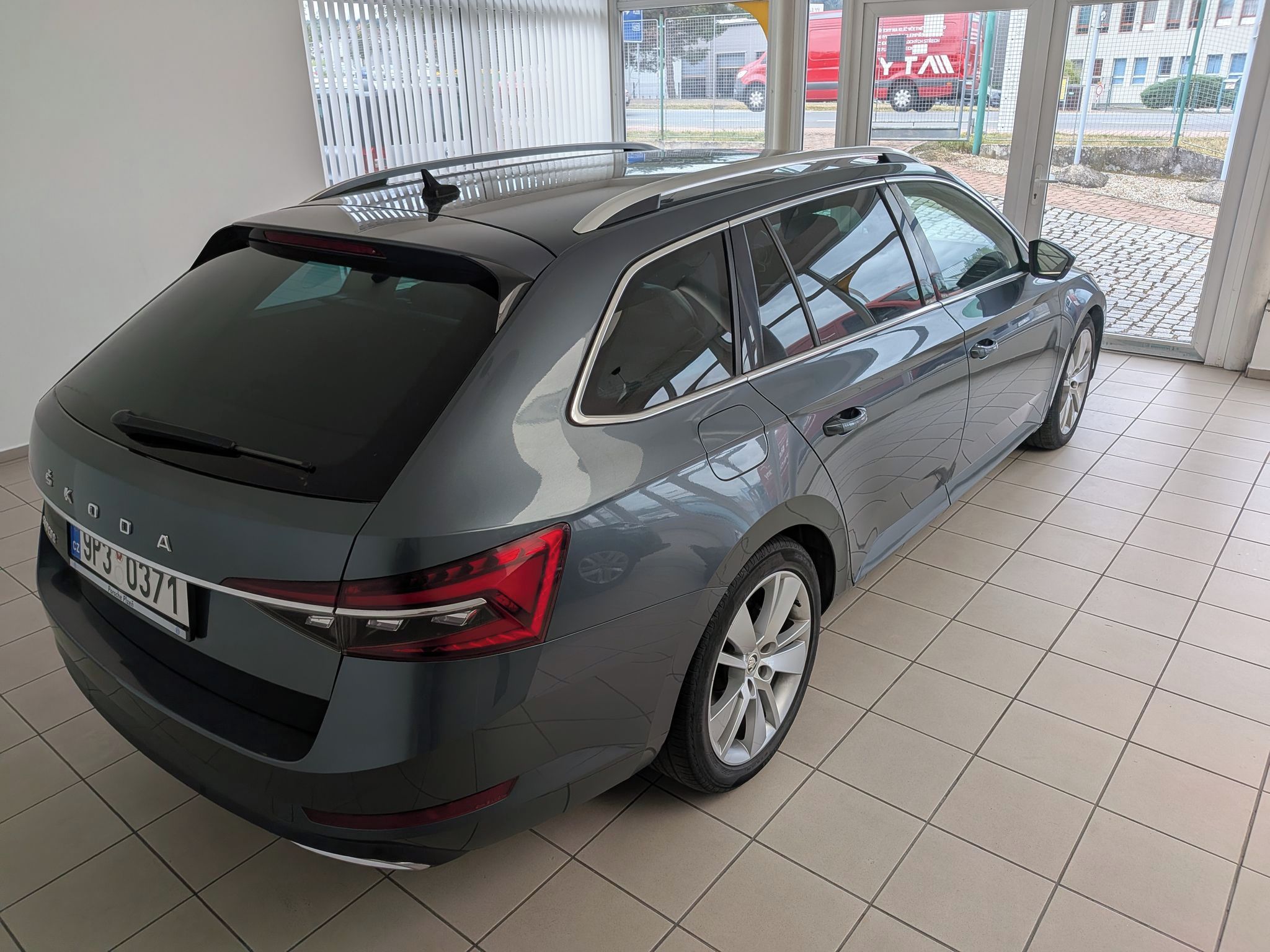 Škoda Superb, Superb Combi 2.0 TDI 110 kW - fotka 4