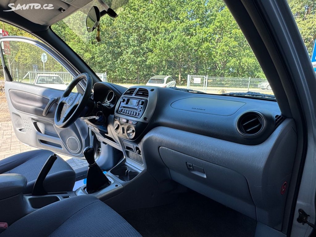 Toyota RAV4 2.0 D-4D 116 ch 4x4 • 3 portes • Boîte manuelle • Clim