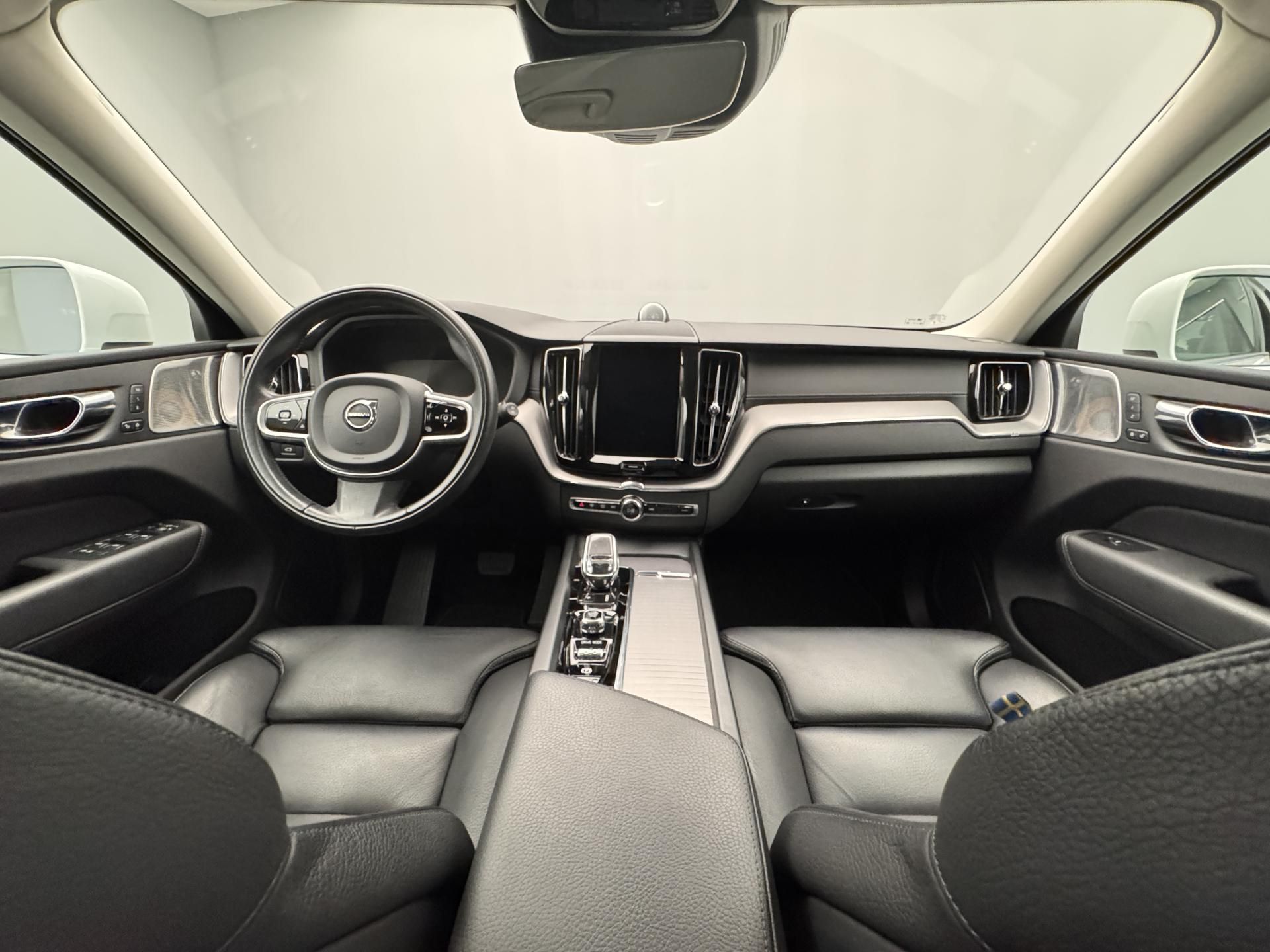 Volvo XC60, B4 AWD INSCRIPTION - fotka 2