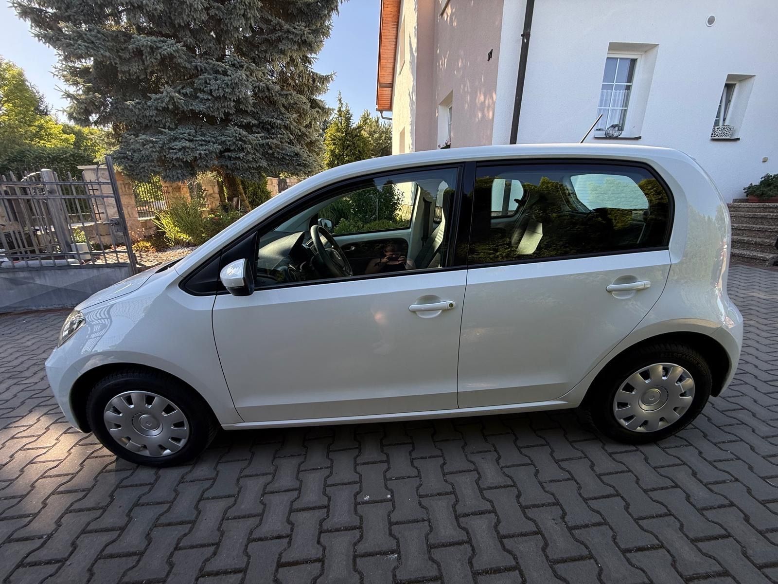 Volkswagen Up!, 1,0 i pravidelný servis,1 Maji - fotka 5