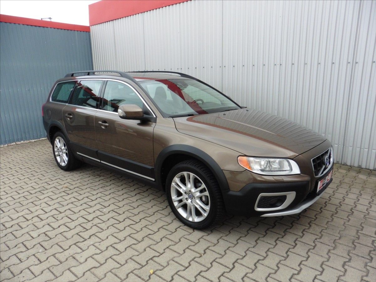 Volvo XC70, 2,4 2,4D Summum AWD, Navi... - fotka 2