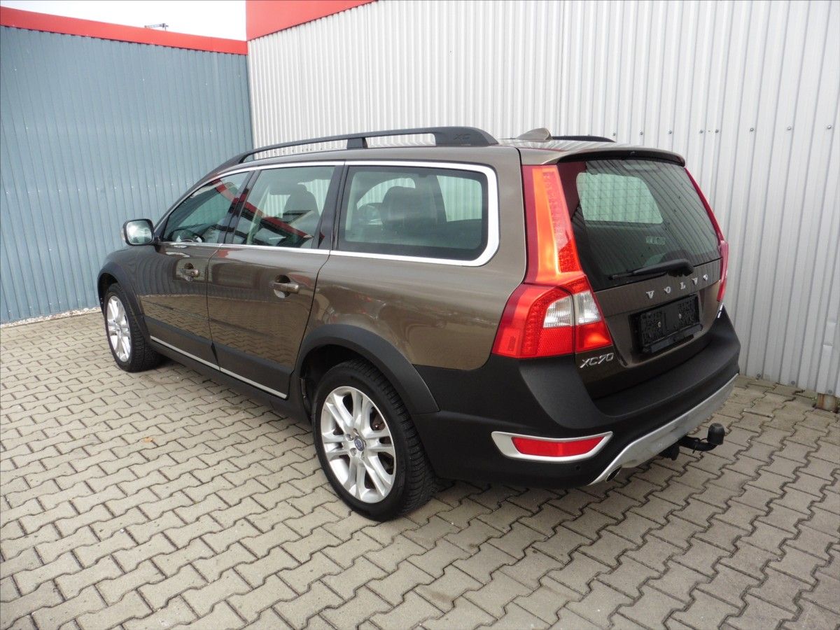 Volvo XC70, 2,4 2,4D Summum AWD, Navi... - fotka 3