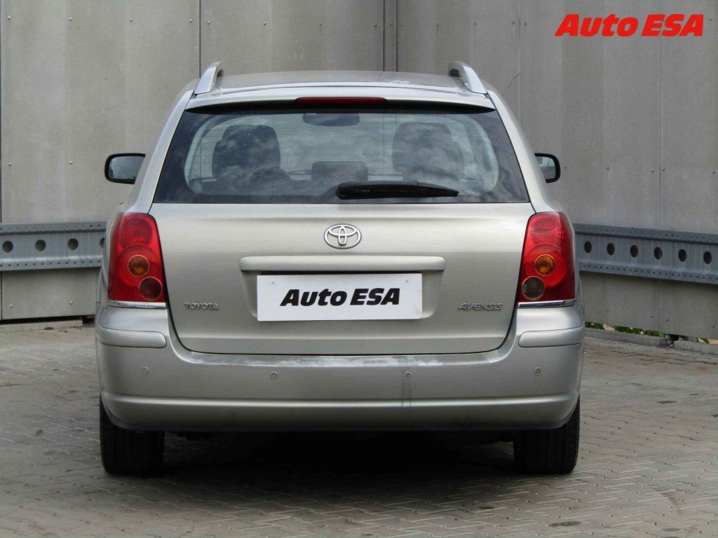 Toyota Avensis, 2.0 i - fotka 5