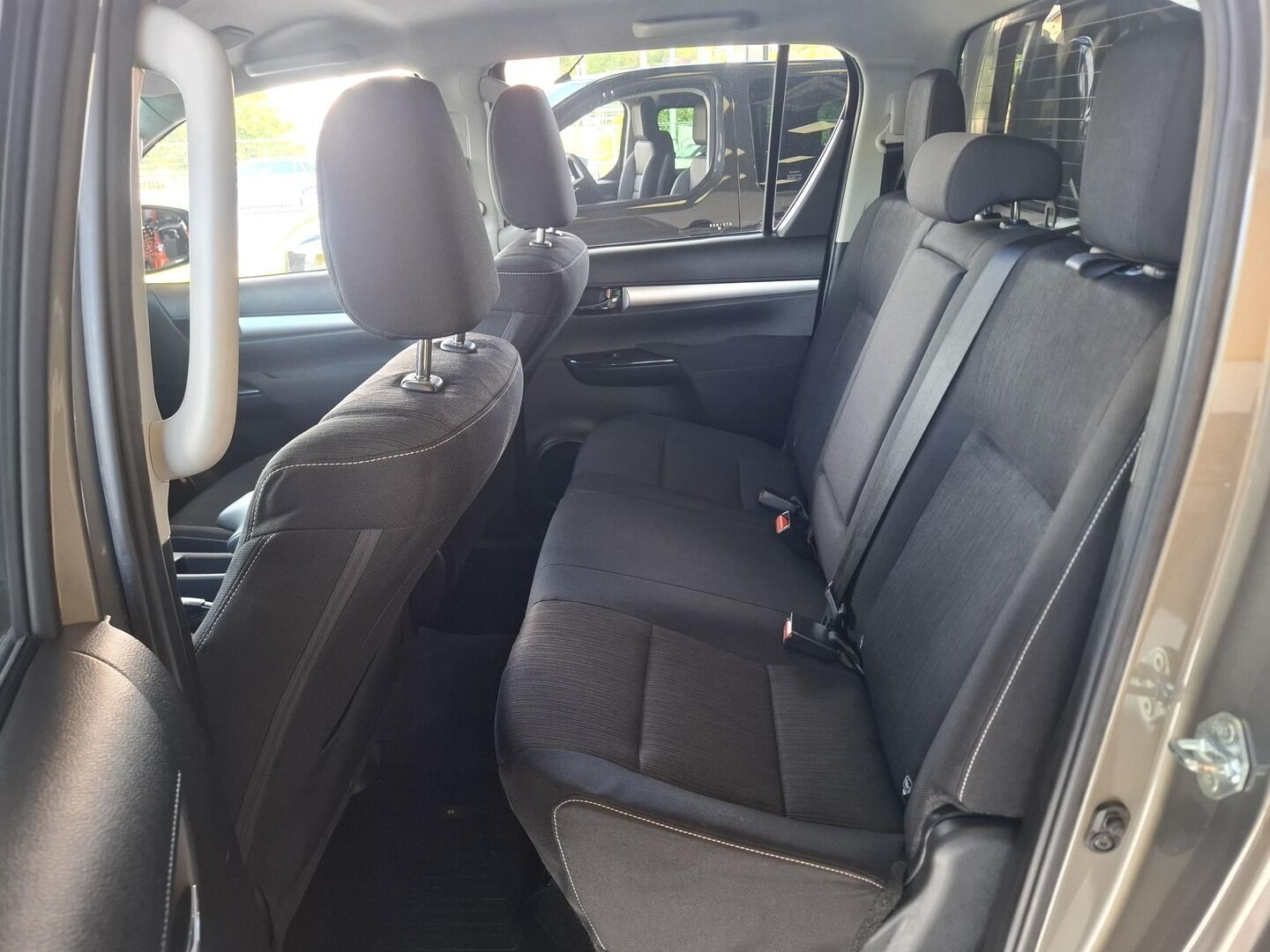 Toyota Hilux, 2.8D-4D 150KW EXecutive AT - fotka 6