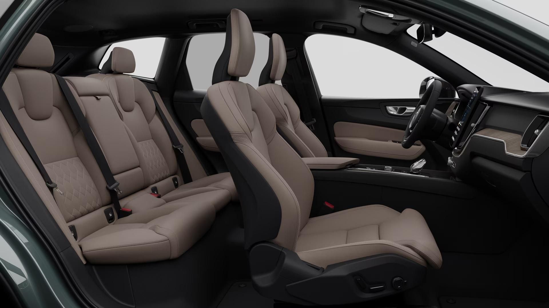 Volvo XC60, B5 AWD AUT DARK PLUS - fotka 4