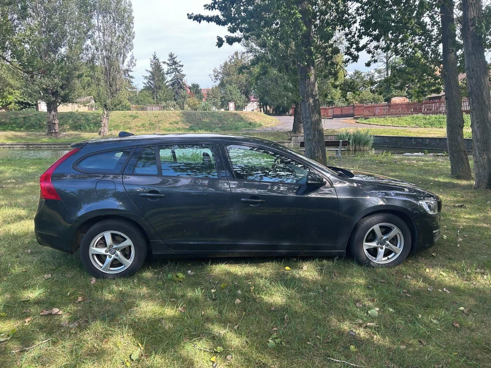 Volvo V60, 2,0 120 KW D4 PĚTIVÁLEC - fotka 6