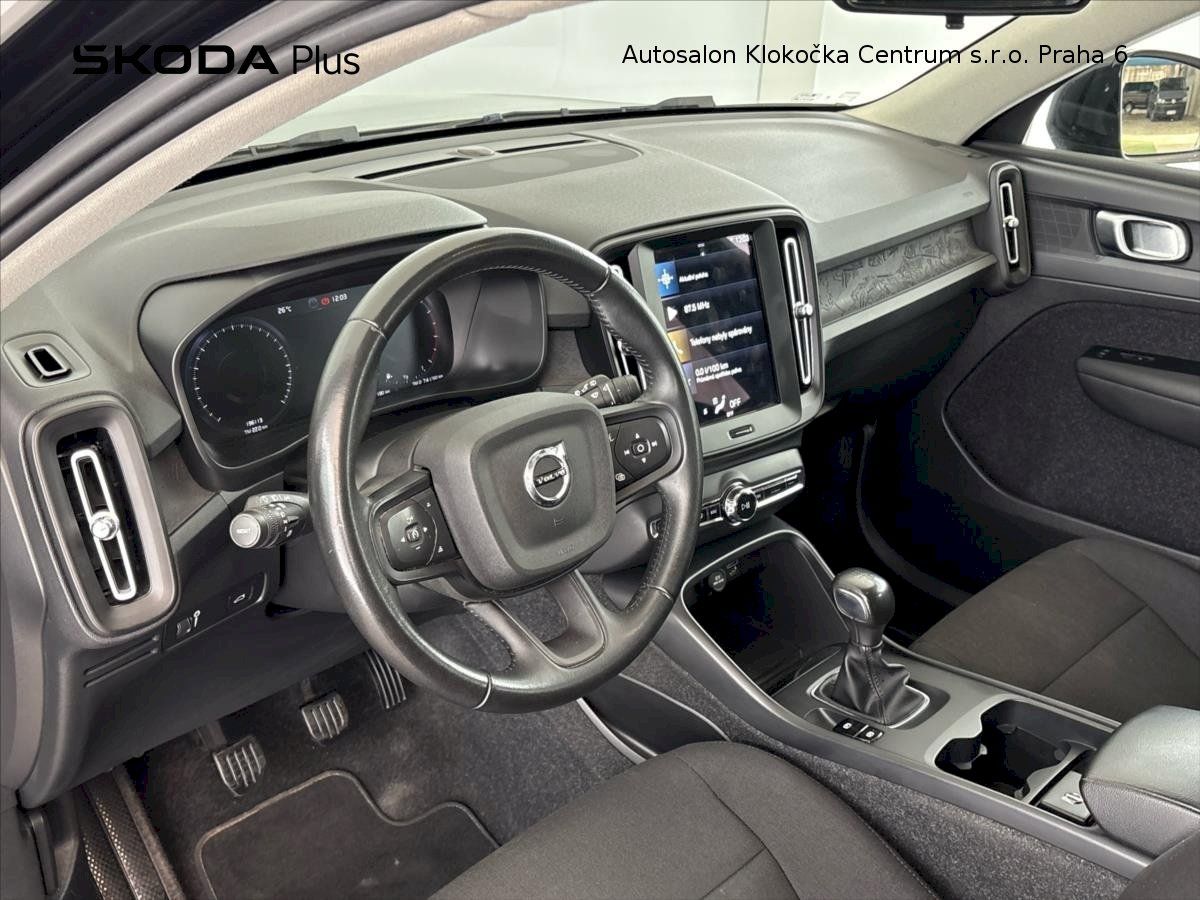 Volvo XC40, T295 kW Momentum Core - fotka 6