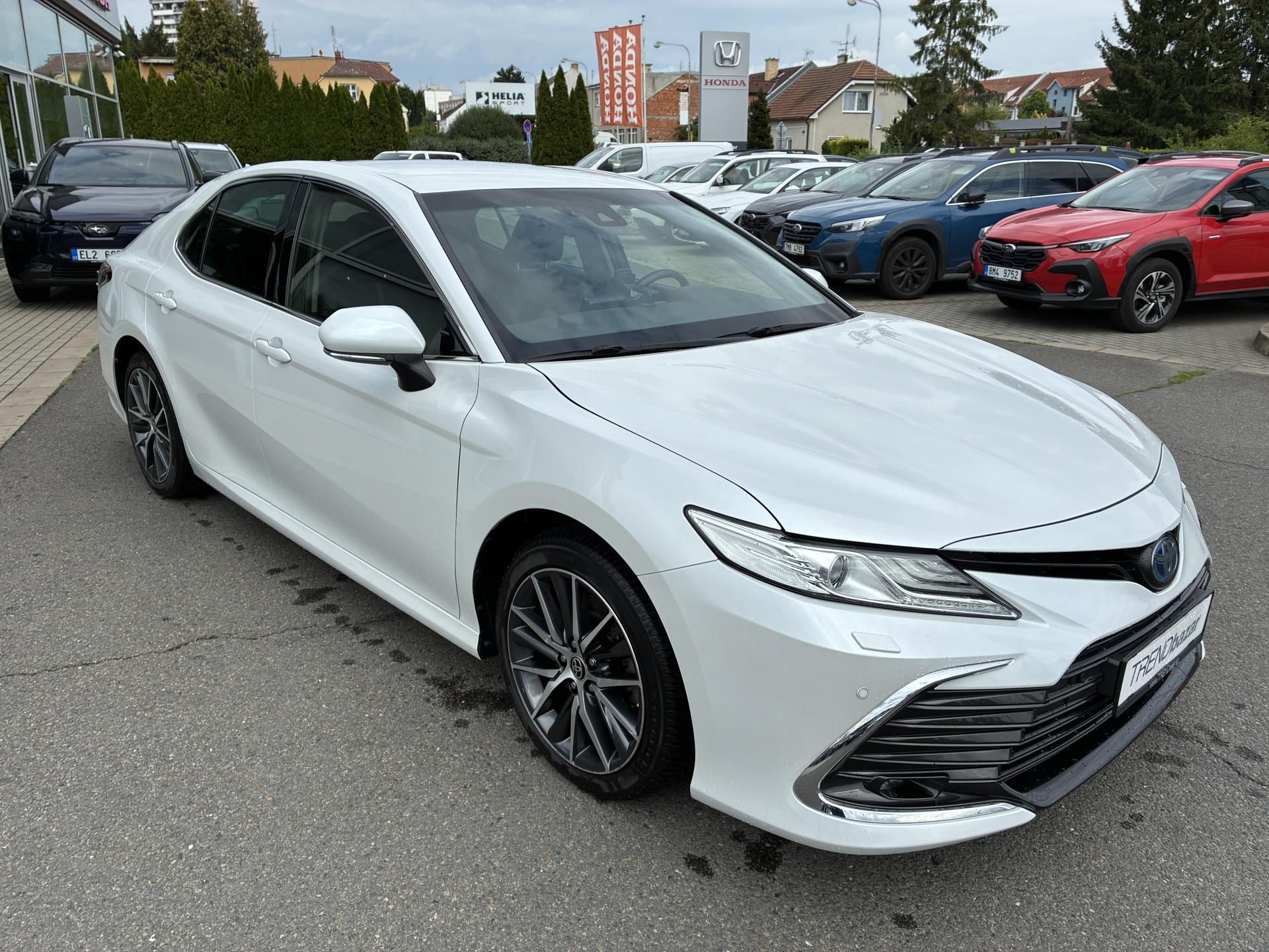Toyota Camry, 2,5Hybrid Executive - fotka 3