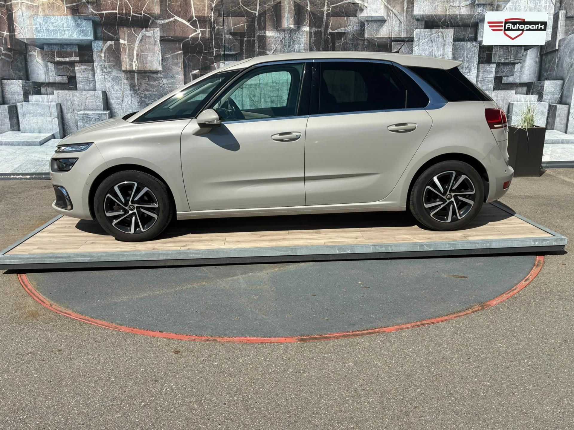 Citroën C4 Picasso, 1.6HDi,88KW,MASÁŽ, BLIS, 1.MAJ - fotka 4