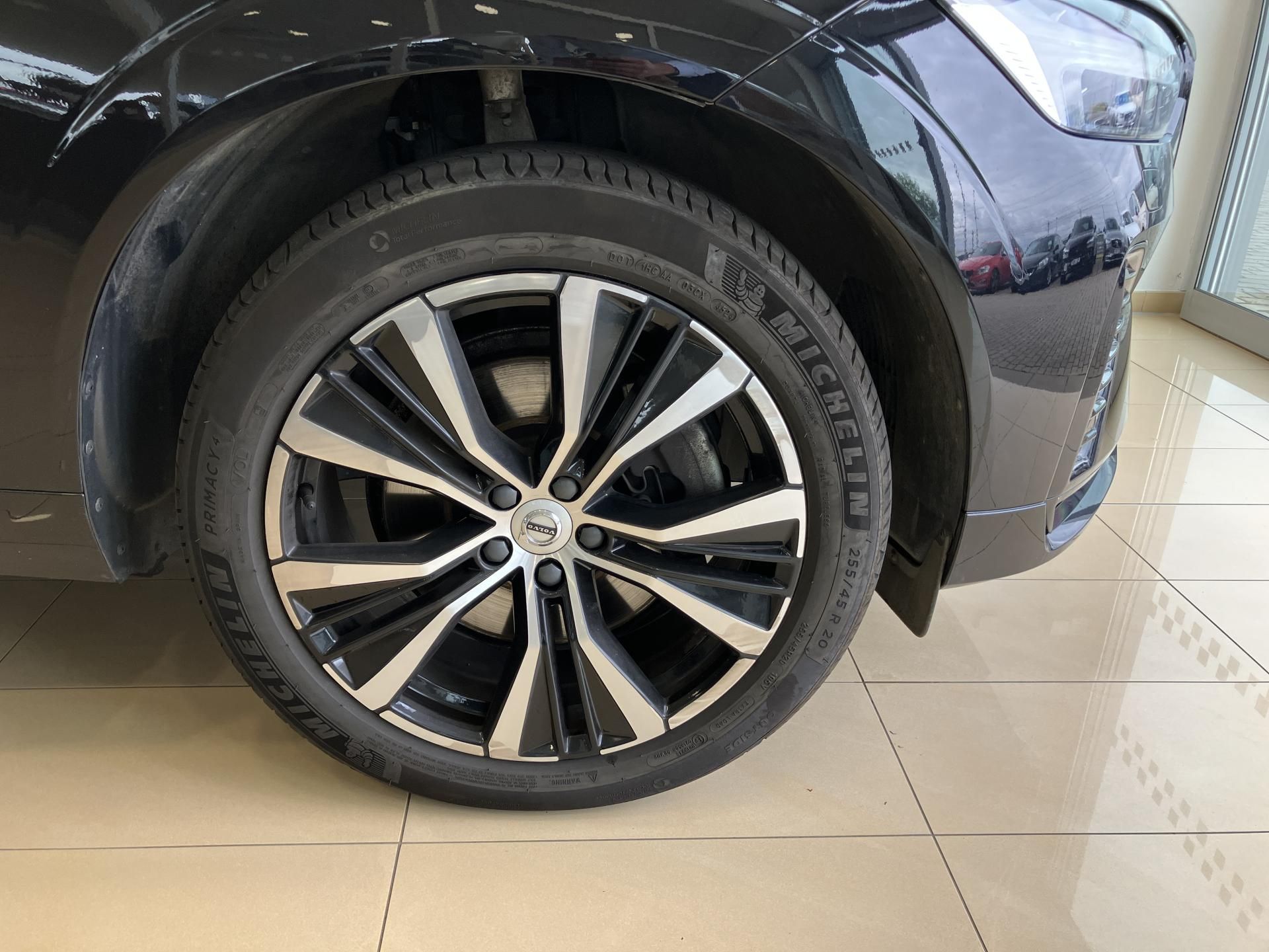 Volvo XC60, B4 FWD Ultimate Dark AT8 - fotka 5